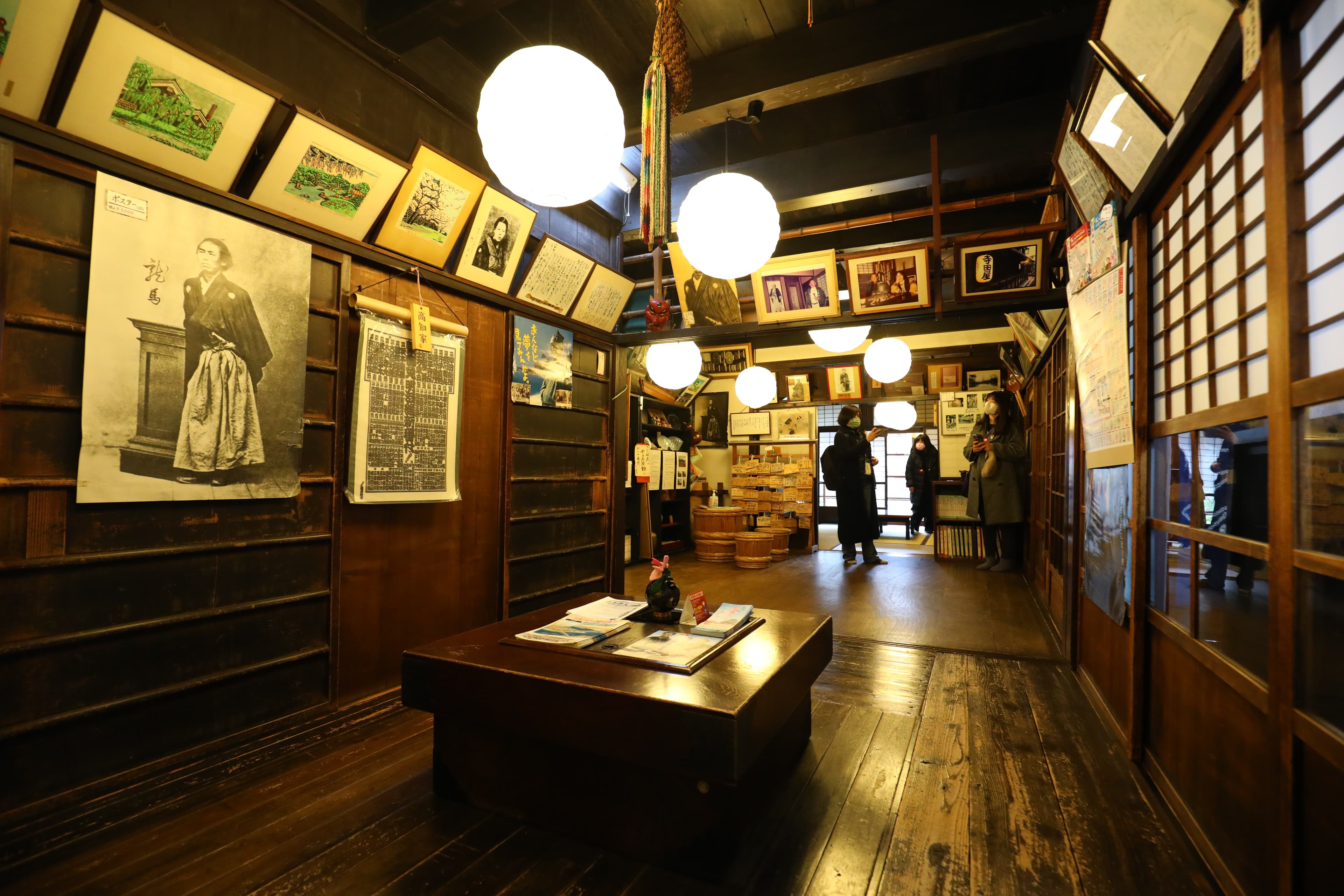 只要事先預約,也可以入住「寺田屋」,感受古老氛圍。