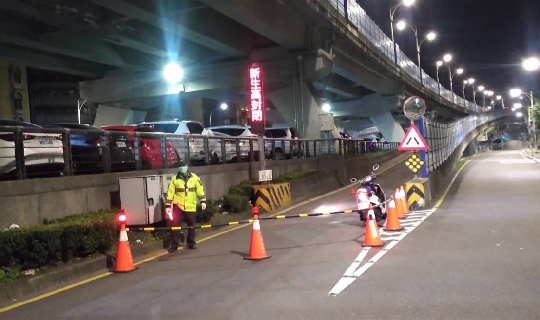 警方呼籲用路人留意管制路段及時間,並遵守路口執勤警員指揮。(警方提供)