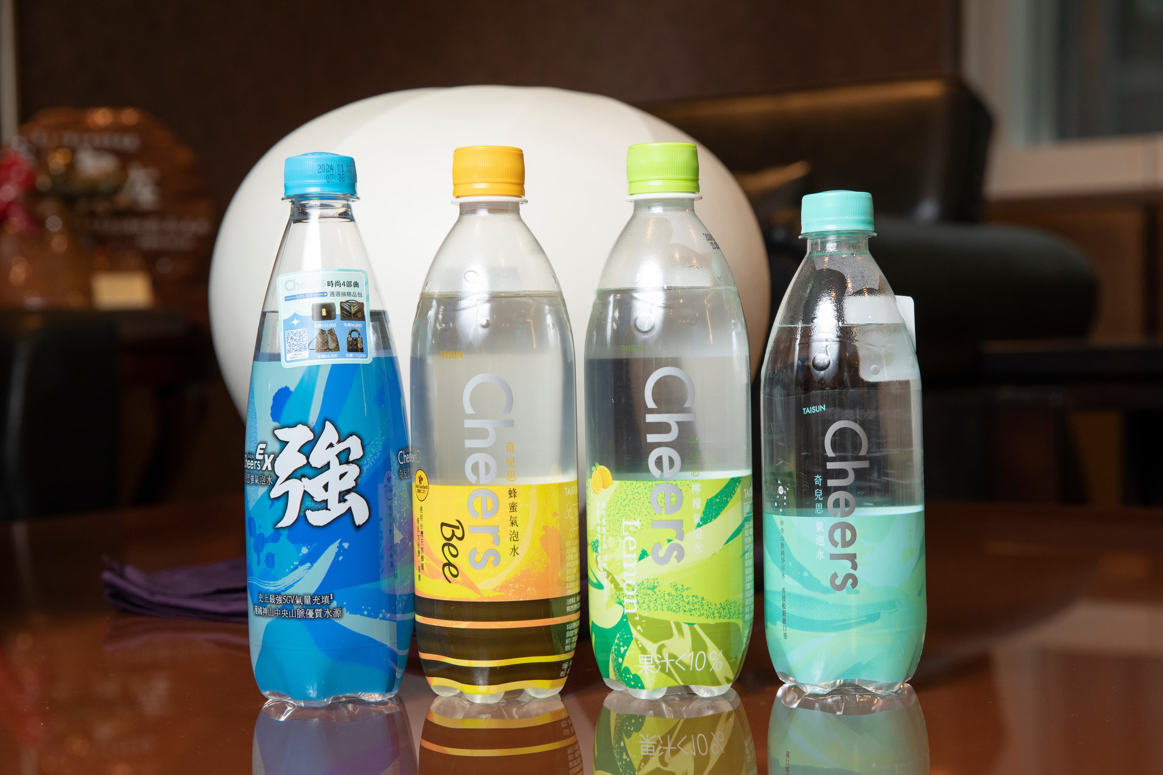 近年泰山推出不少產品,包括氣泡水、珍穀益,還與手搖飲料合作推出「茶攤一條街」,產品受消費者喜愛。
