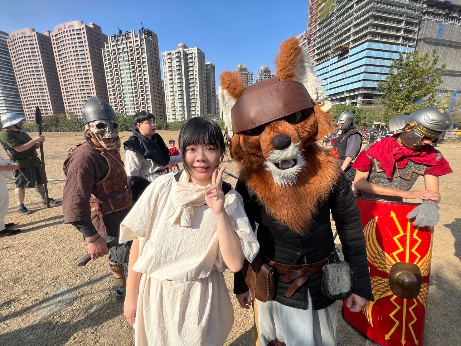 也有參與玩家裝扮成和人類相近的「亞人種」。