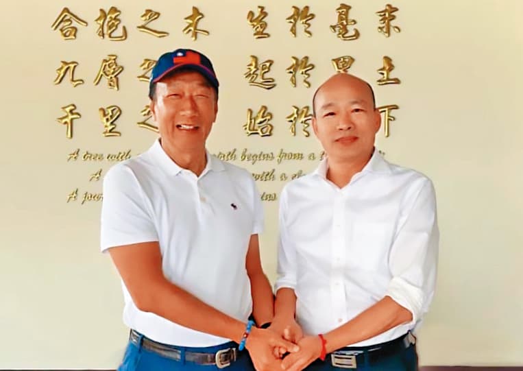 郭台銘(左)14日會見韓國瑜(右),被解讀力拚國民黨徵召參選總統的最後一搏。(翻攝郭台銘臉書)