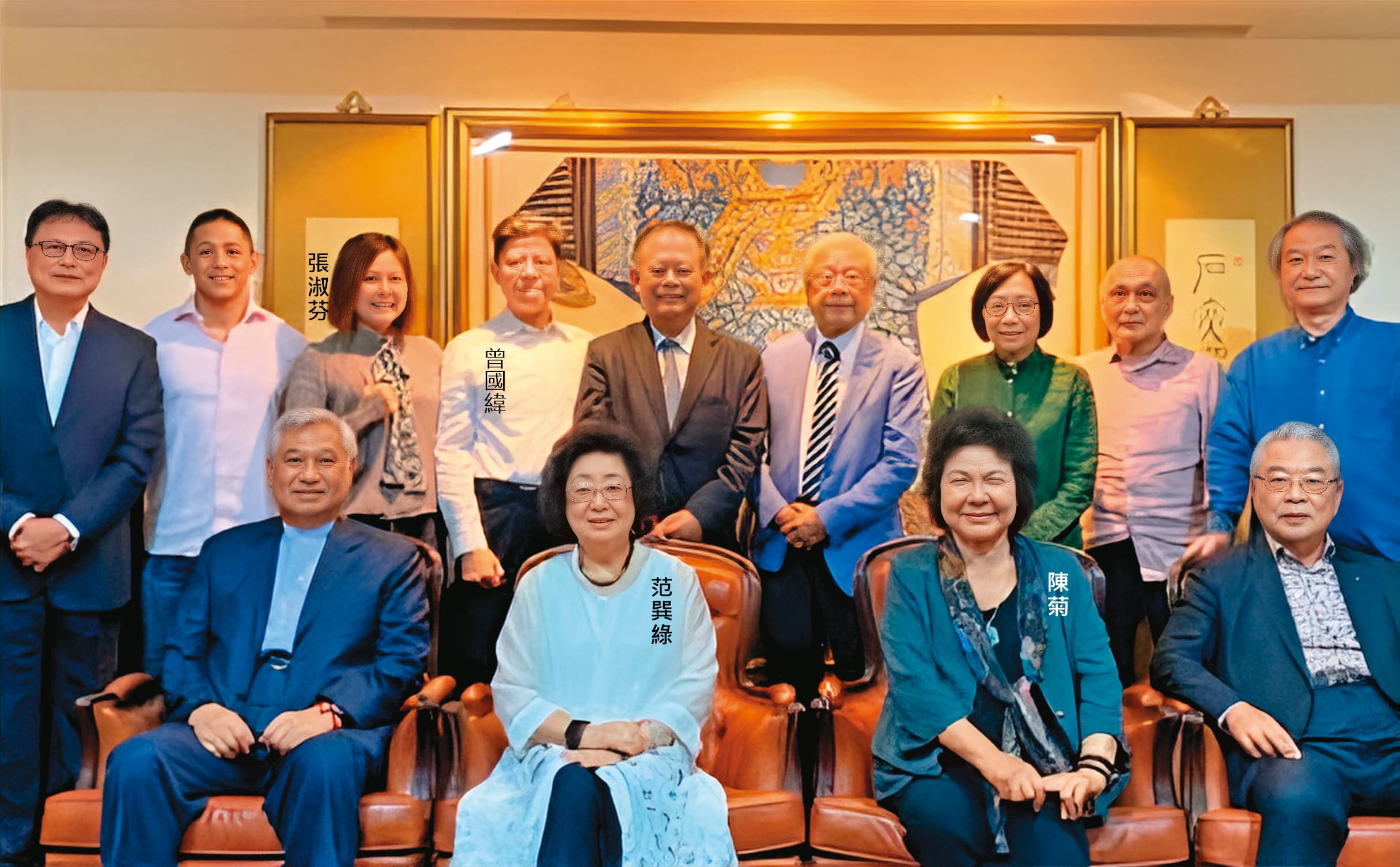 曾國緯自2020年至今4度參加洪三雄的基金會所舉辦的公益活動,企圖利用與政商名人合影來洗白黑底。(翻攝徐巧芯臉書)