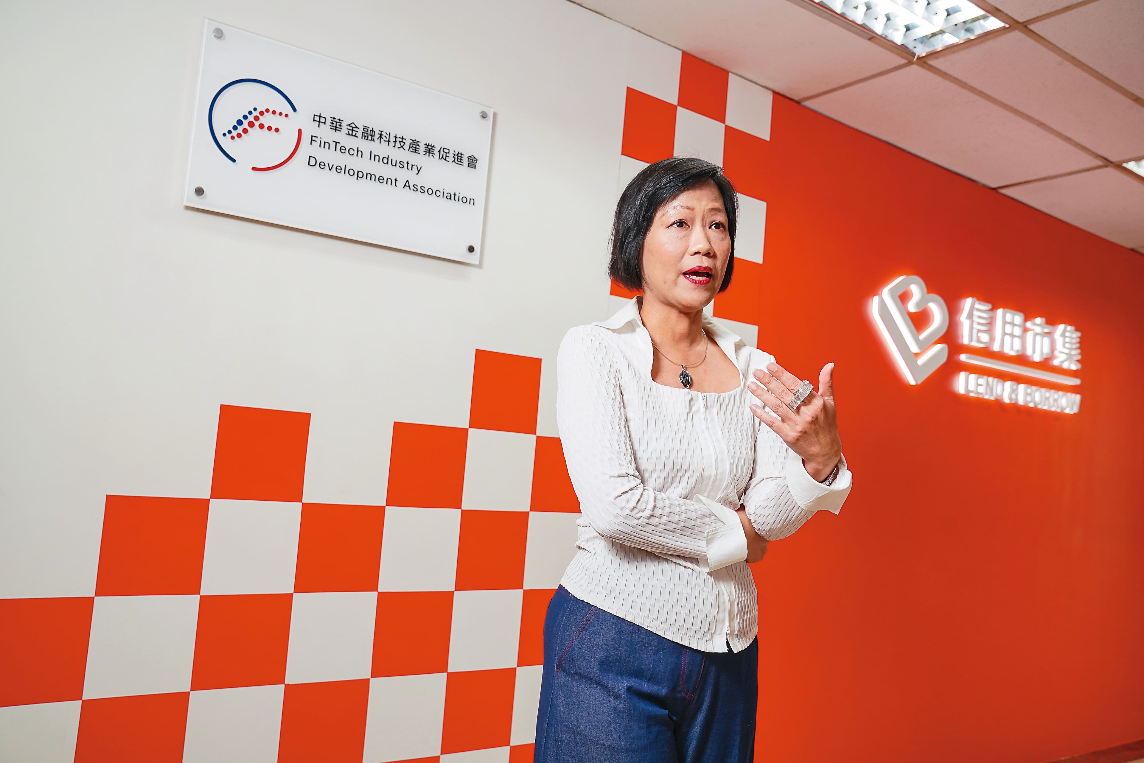 P2P業者信用市集執行長楊瑞芬呼籲,政府應儘速立法,保護合法業者。