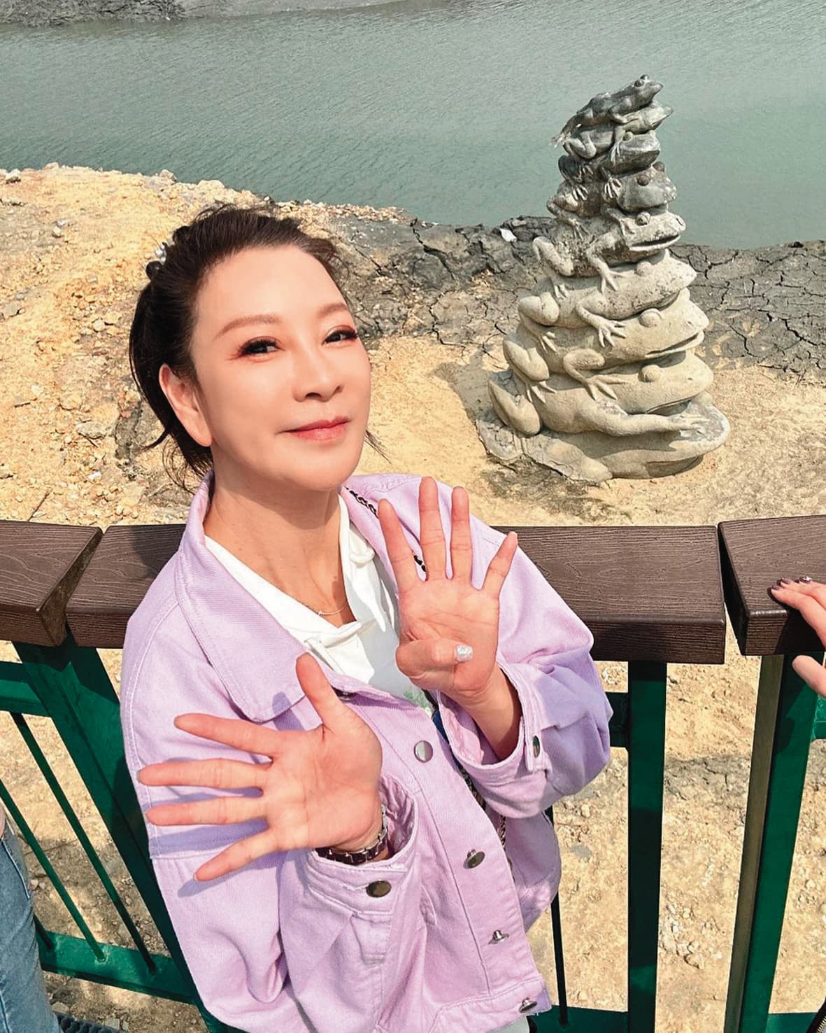 楊繡惠年輕時曾為愛又當酒店妹又當按摩小姐。(翻攝自楊繡惠IG)