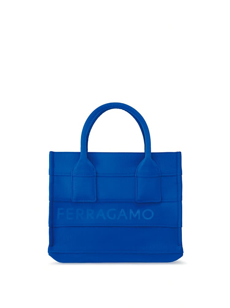 藍色羅緞托特包 NT$43,500(FERRAGAMO提供)