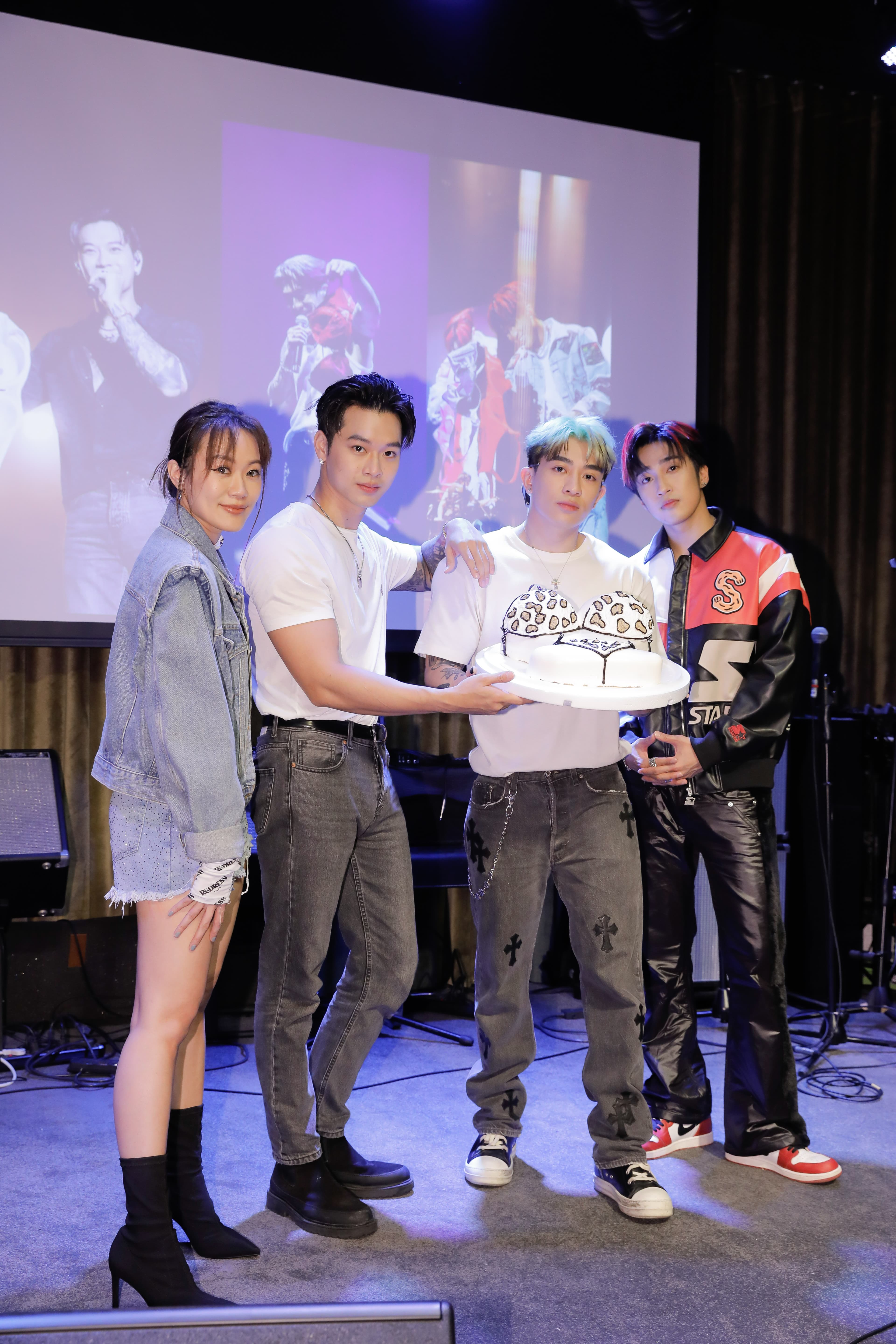 香港歌手Tyson Yoshi(右二)邀來婁峻碩(左起)、高爾宣及RĒD°芮德現身力挺。