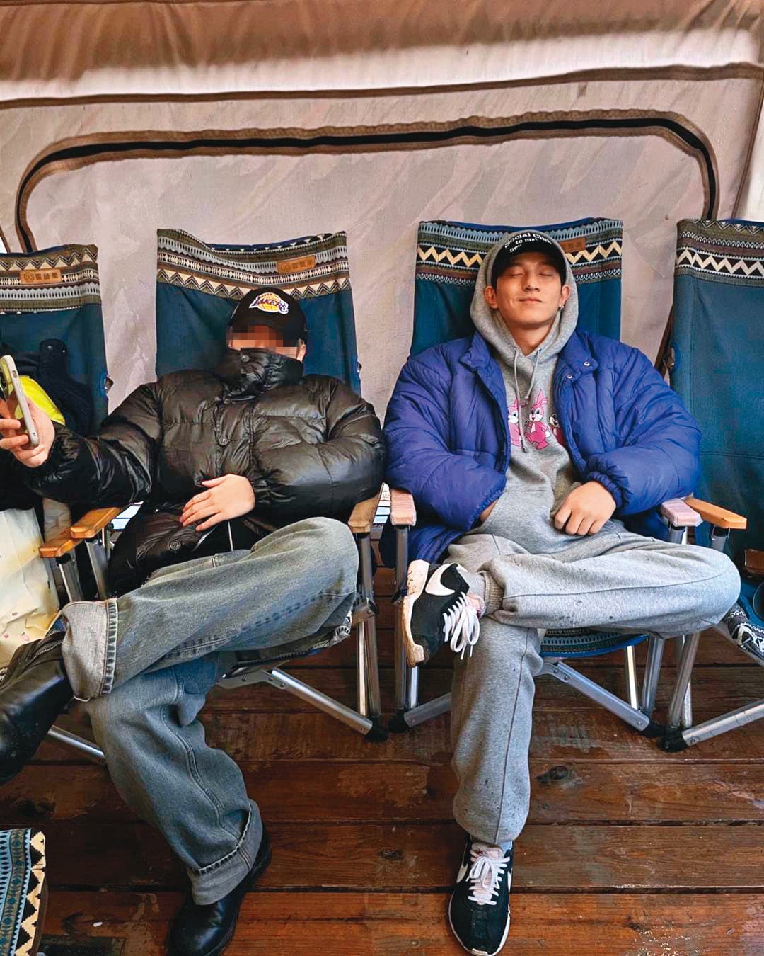 林柏宏和友人(右)都喜歡大自然,不約而同在社群分享露營實況。(翻攝自Chuck IG)