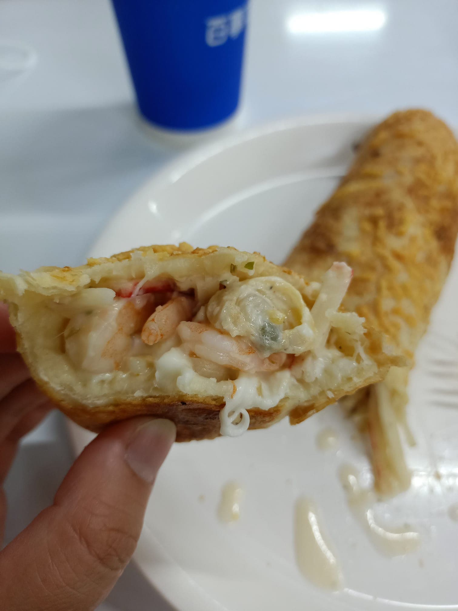 好市多下架多年的海鮮捲悄悄回歸,但雞肉捲似乎暫時停售了。(翻攝自臉書「Costco好市多商品經驗老實說」)