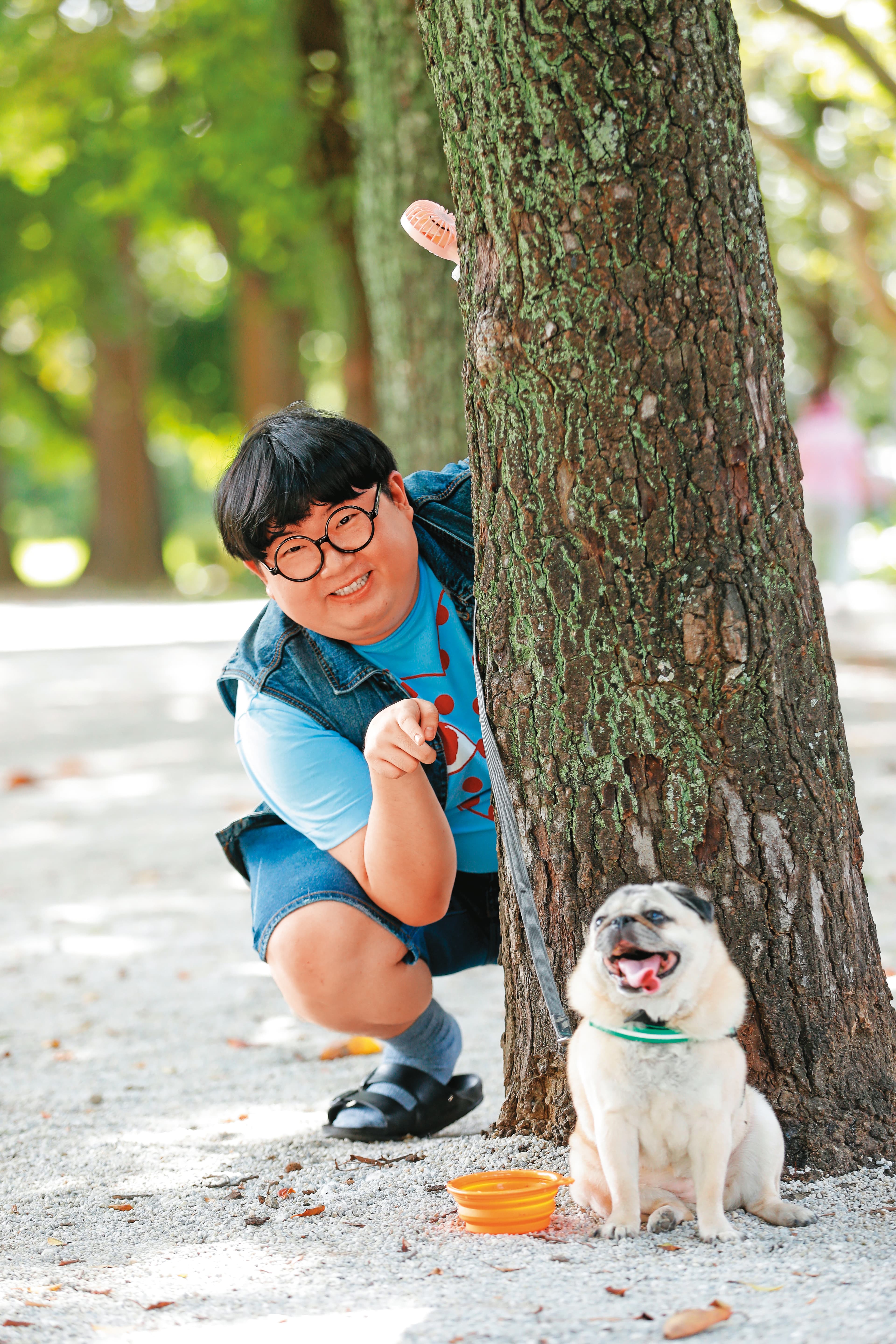 陳彥佐透露兩隻愛犬平日由嫂嫂照顧,但自己只要有空也會幫忙遛狗。
