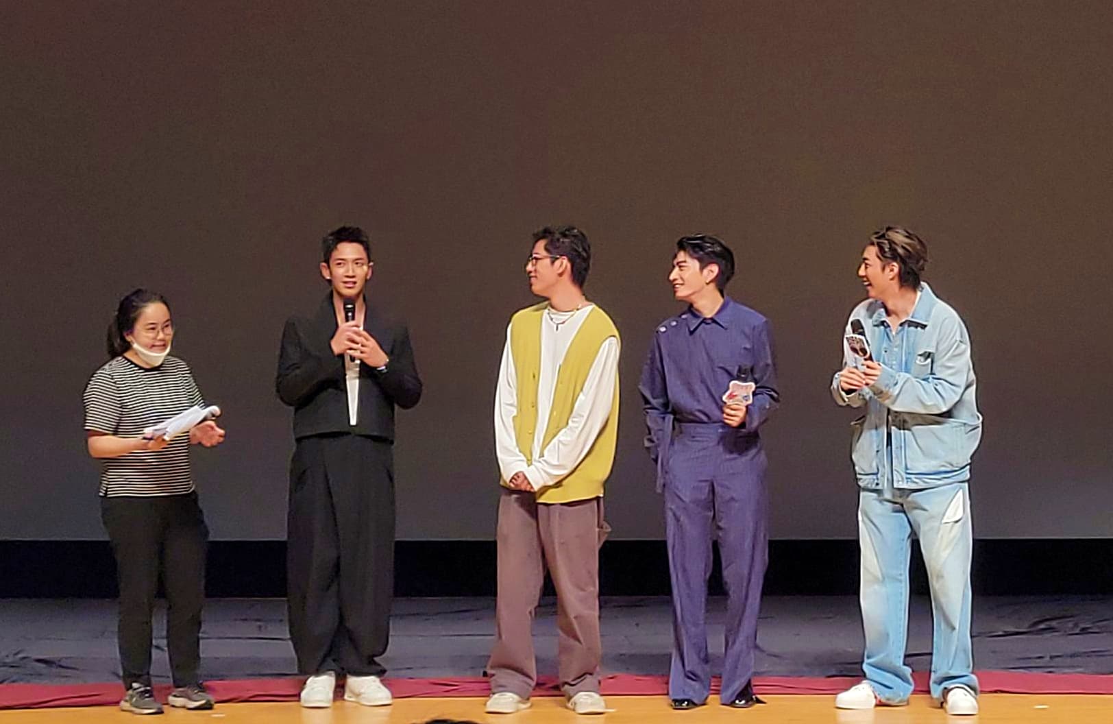 柯震東、朱軒洋、宋柏緯與蔡凡熙用韓文和大家打招呼,受到熱烈歡迎。