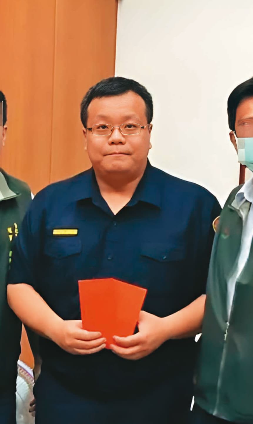葉育忻(圖)收受泰達幣,還跟杜承哲要二百萬元的賓士車當生日禮物。(翻攝大同分局寧夏路派出所臉書)