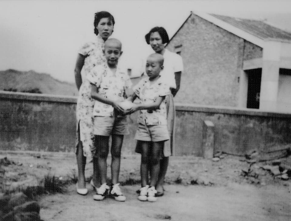 郭台銘遺傳到郭父,從小是個高個子。 (翻攝郭台銘臉書)