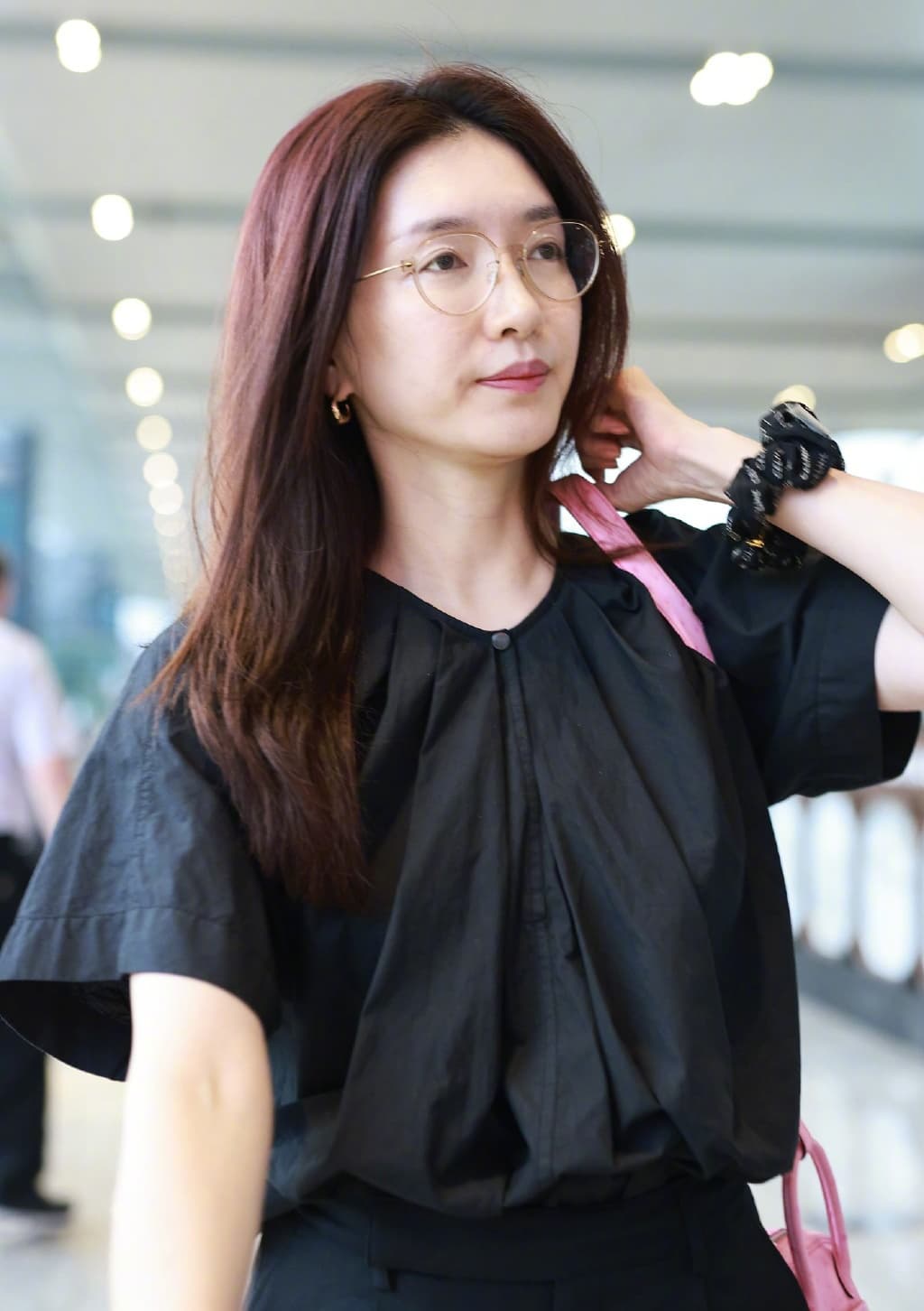 中國女星江疏影近日素顏照引起對岸網友討論。(翻攝自微博)