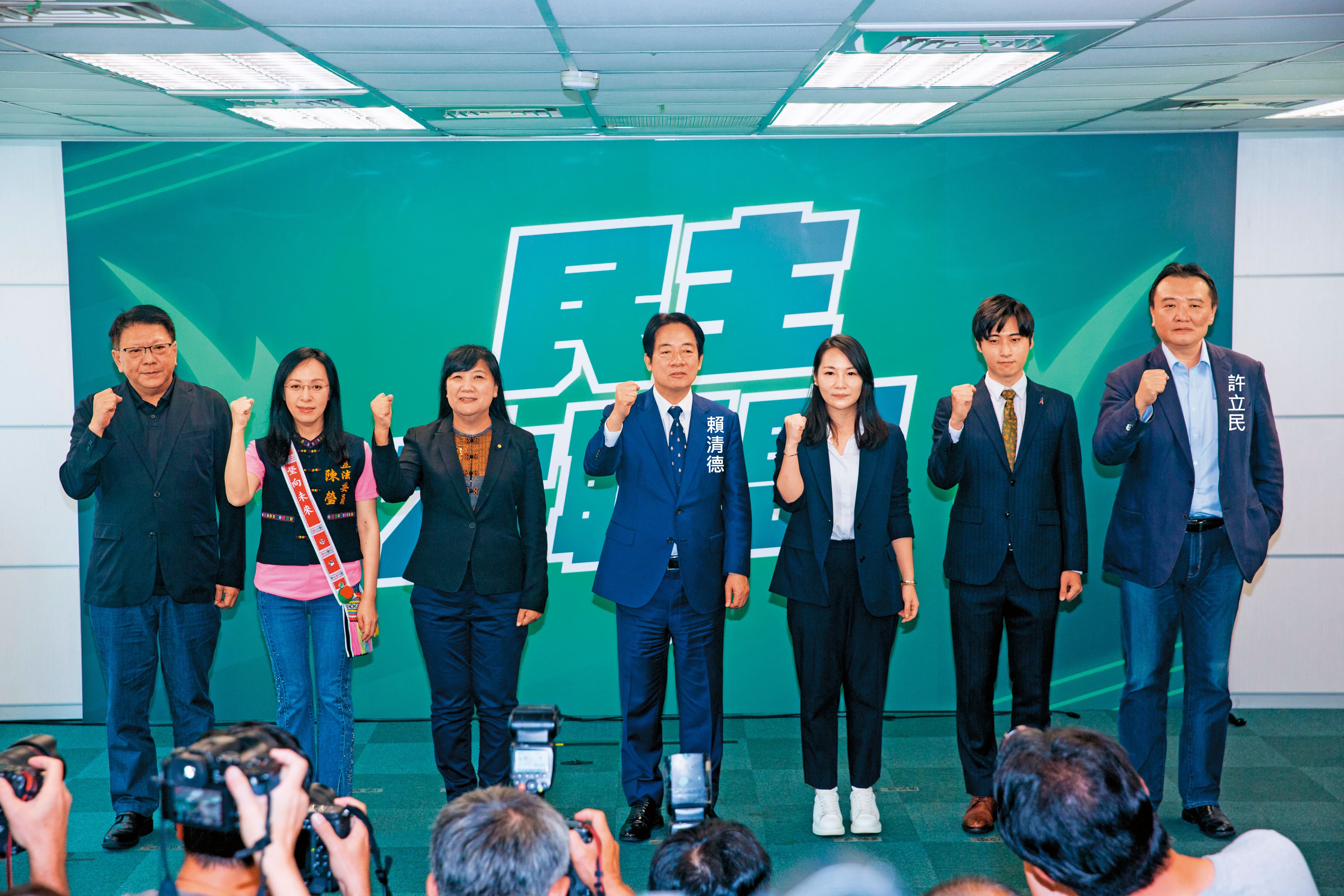 賴清德競選總幹事潘孟安、民進黨祕書長許立明是操盤賴選戰的核心要角,被黨內形容是「潘許體制」。