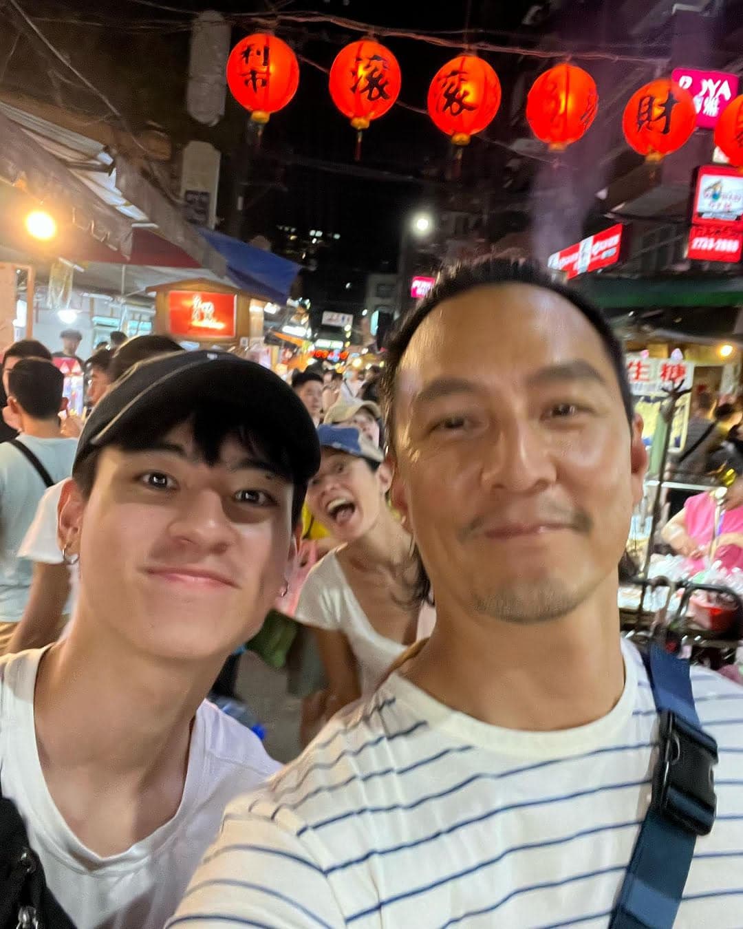 演員吳彥祖現身台灣夜市。(翻攝IG@thatdanielwu)