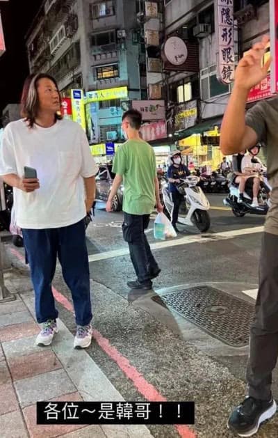 姜成鎬被民眾直擊現身台北街頭。(Freda Hung提供)