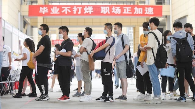 中國青年失業率持續攀升。(翻自《香港01》)