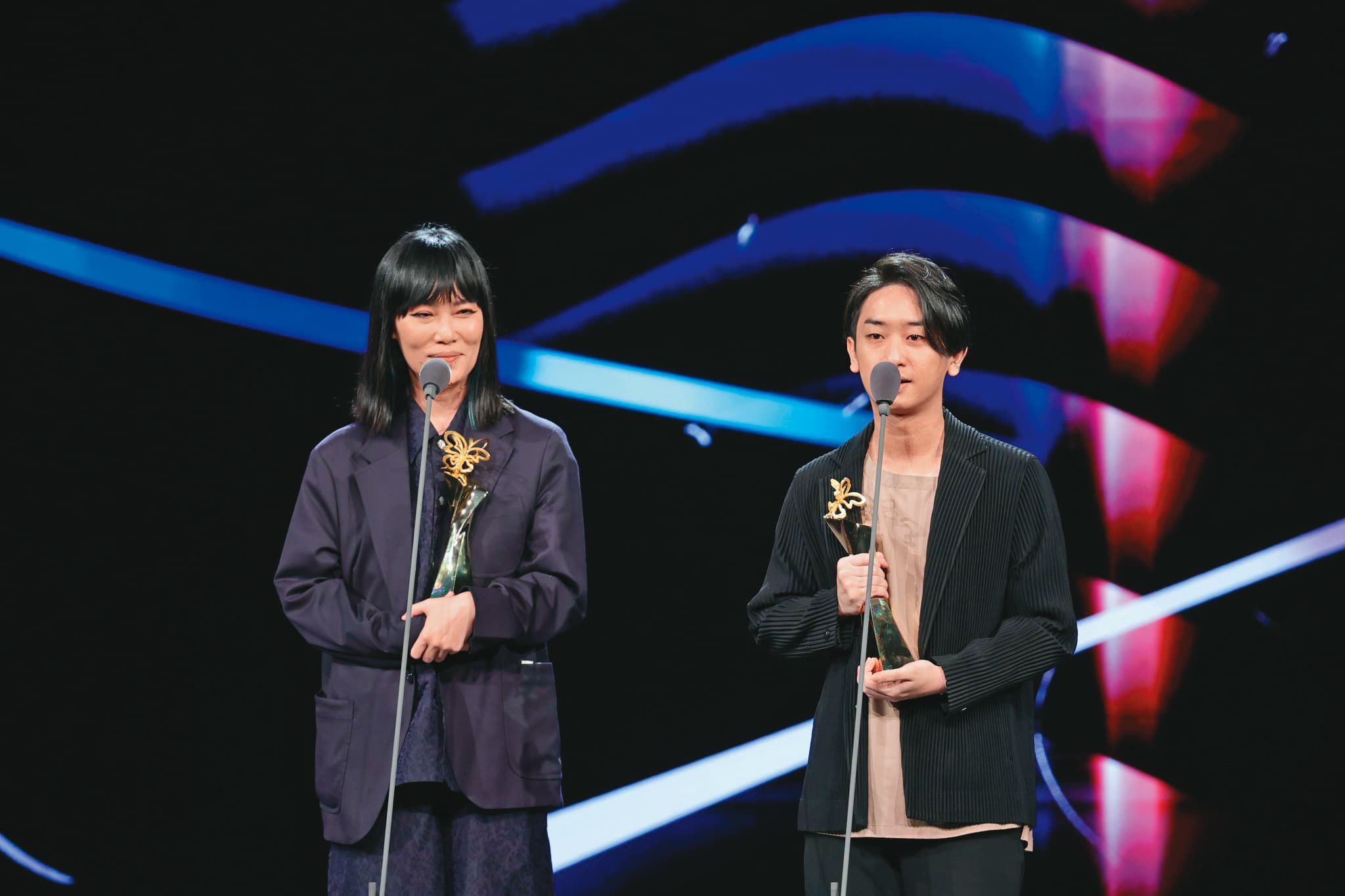 施筱柔(左)、張甫丞(右)以《查無此心》獲得今年台北電影獎最佳造型獎。(翻攝自《查無此心》官方臉書)