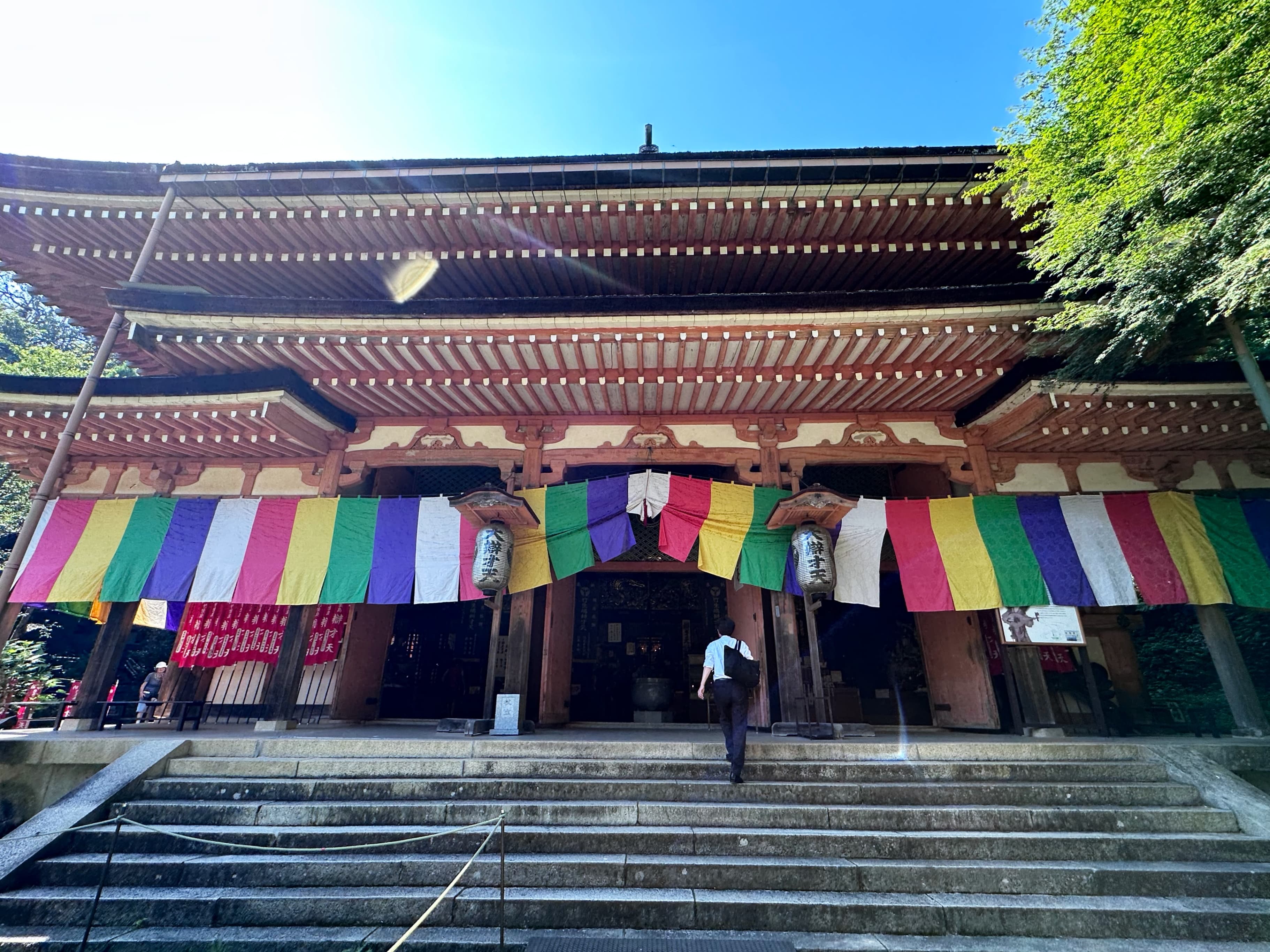 寶嚴寺與都久夫須麻神社的正殿一同被指定為日本國寶。