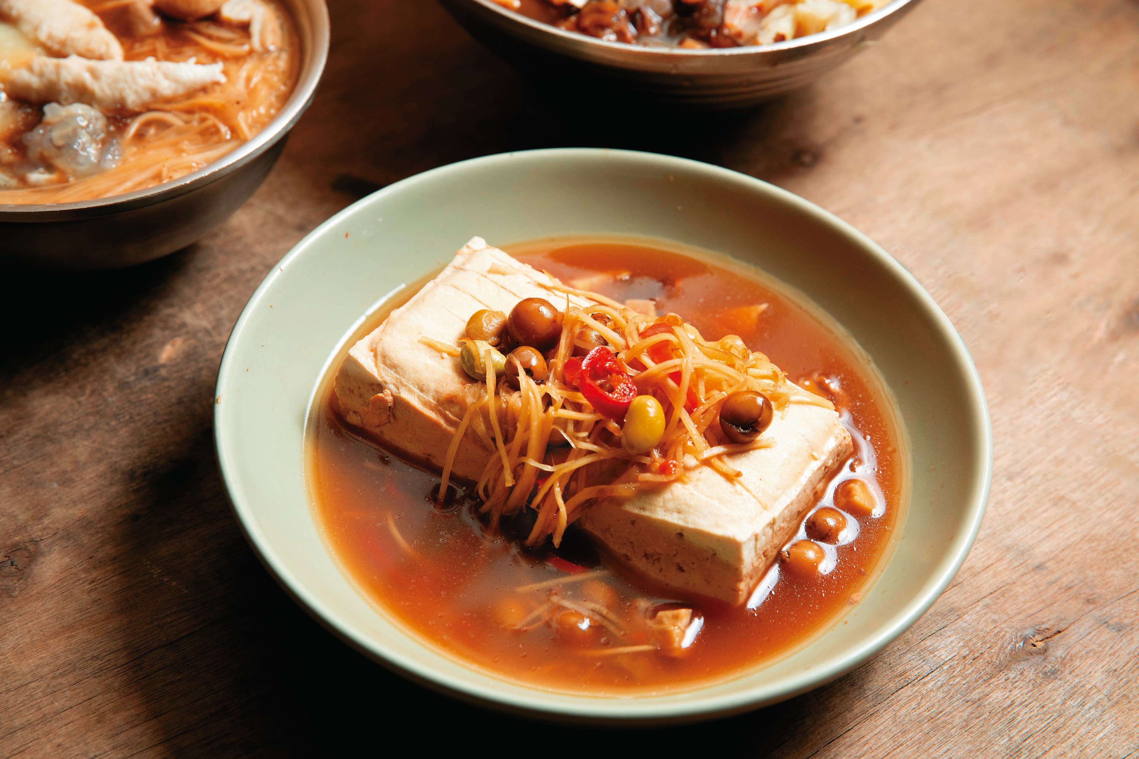 除了煮、炸的臭豆腐外,清蒸破布子臭豆腐(圖)也頗受饕客歡迎,素食者也能享用。(70元/盤)