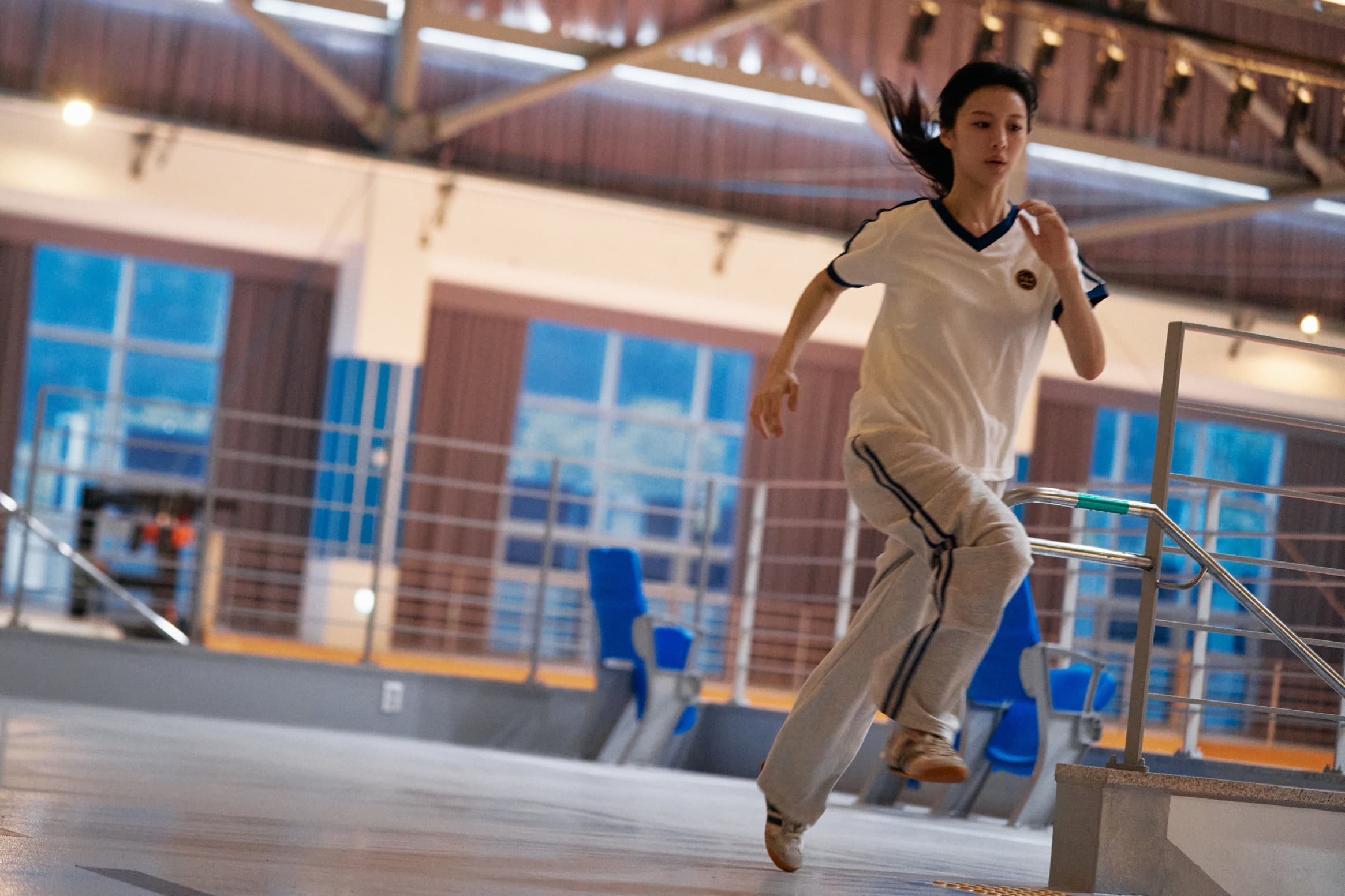 高允貞因為《MOVING異能》被稱為「空靈女神」。(Disney+提供)