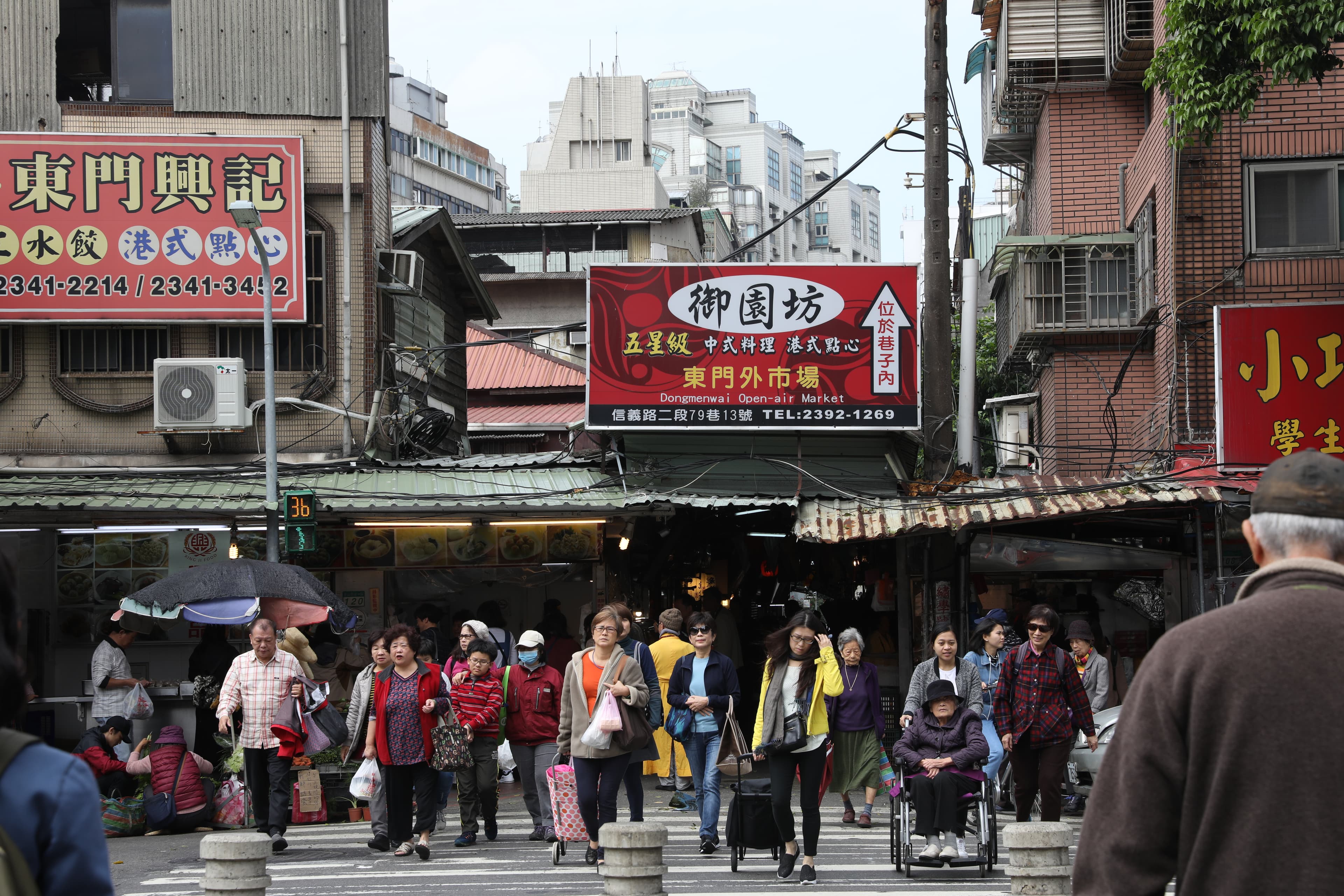 這座百年市場面臨都更爭議,但遲遲未有定論。