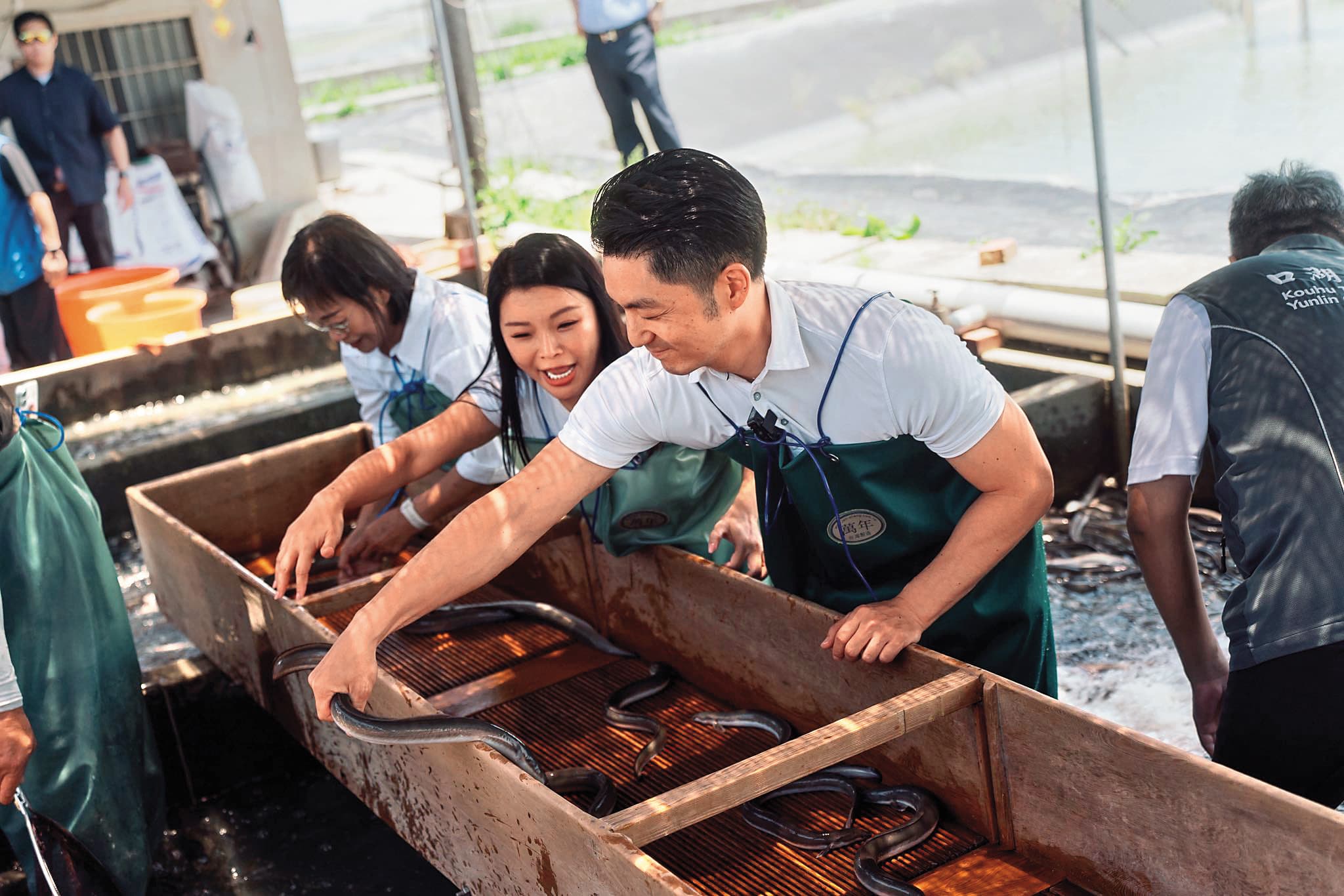 黨內樂見蔣萬安(前)為年底選舉展開跨縣市輔選,蓄積未來政治量能。(翻攝蔣萬安臉書)