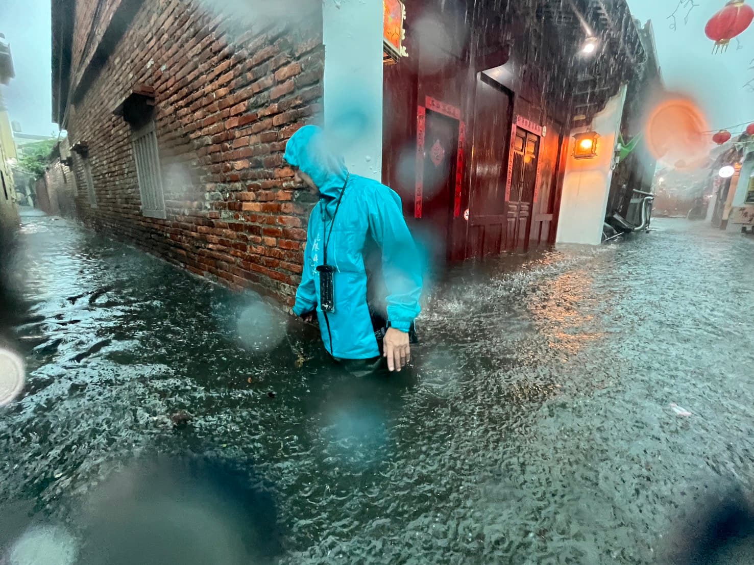 鹿港淹水嚴重。(翻攝鹿港鎮長許志宏臉書)