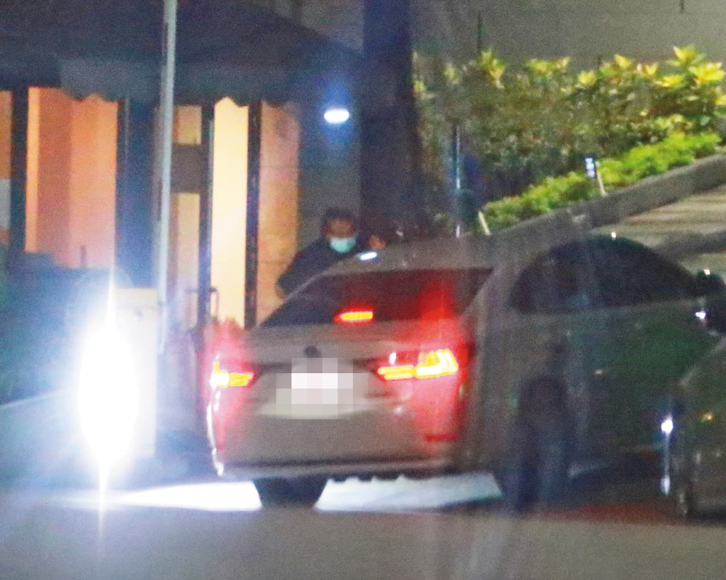 4/30,01:07,張軒銘聊完天後,搭計程車返家。