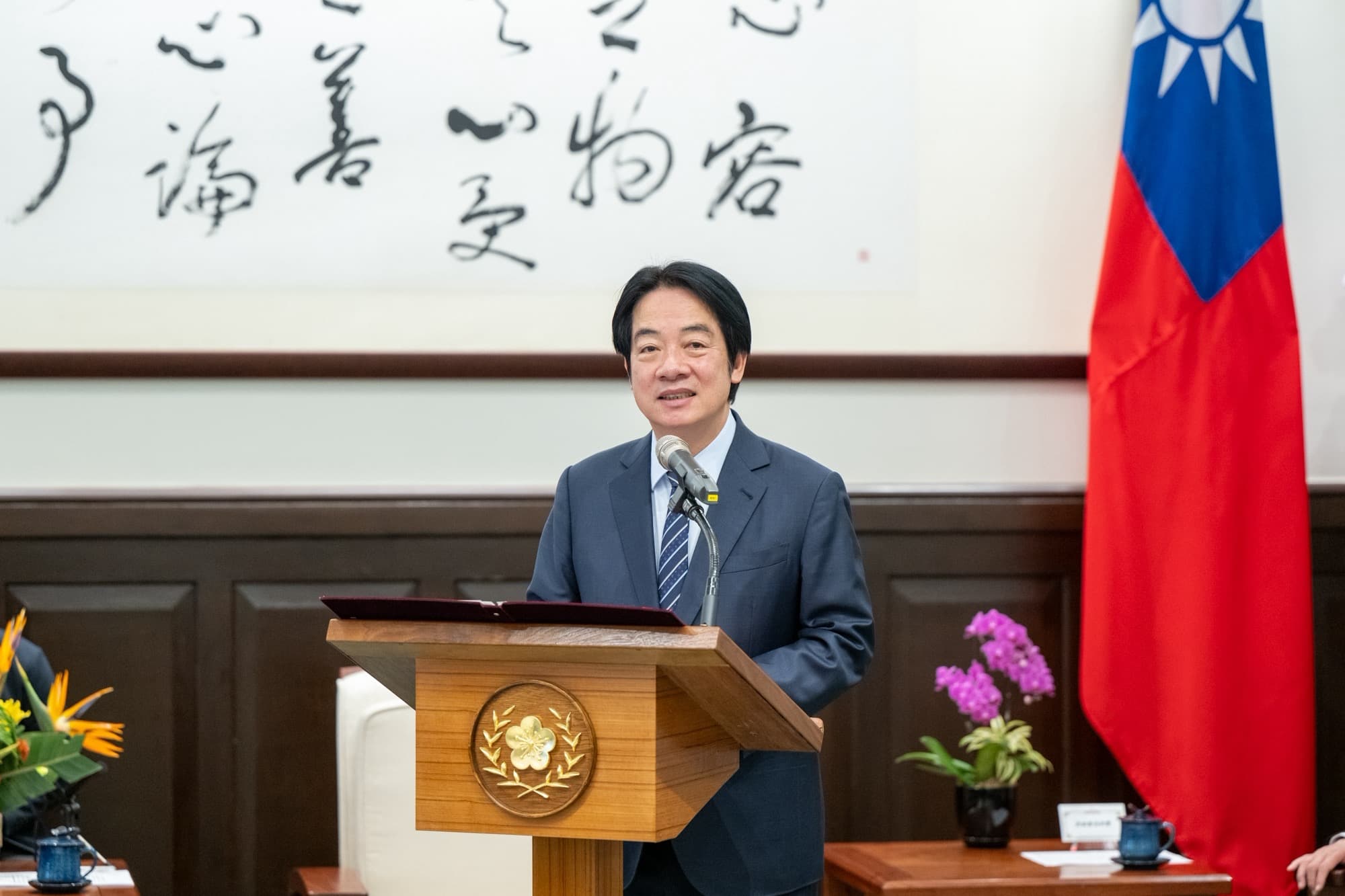 總統賴清德、副總統蕭美琴以及行政院長卓榮泰均高度關切災情,3人將以個人身分各捐贈新台幣20萬元賑災。(總統府提供)