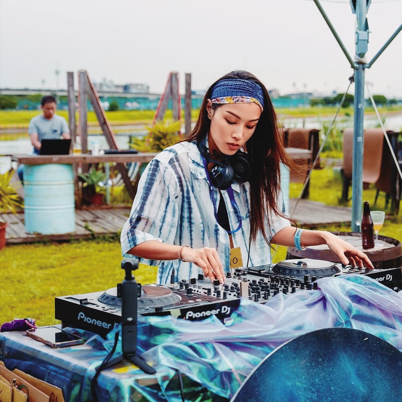 游宇潼日前受邀在戶外派對上擔任DJ。(翻攝自游宇潼IG)