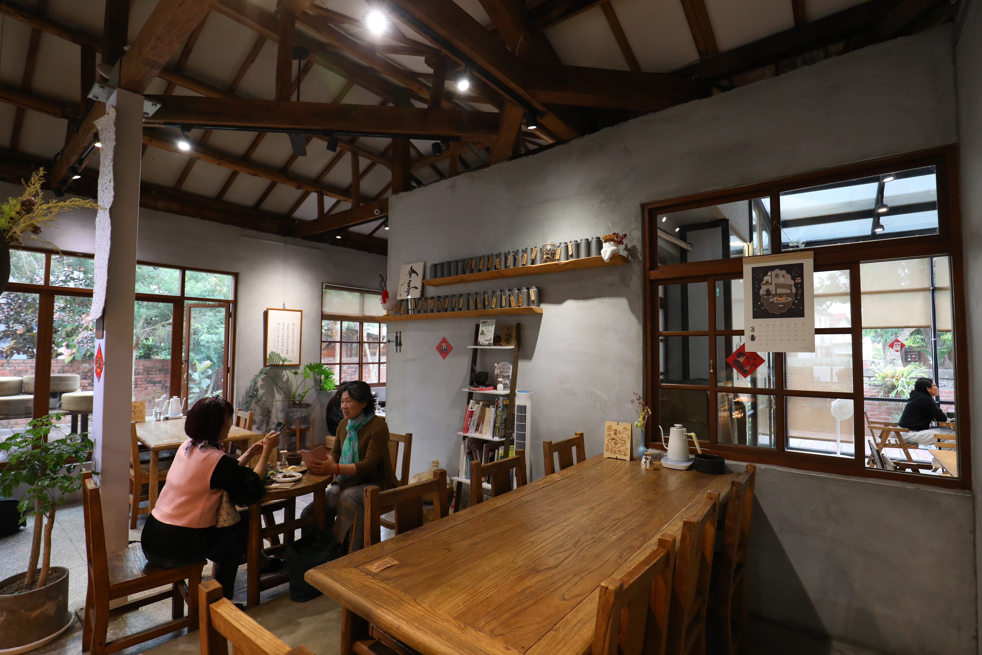 眷村內的老宿舍多為日式與西式混合建築,修繕後的老宅有了新生。