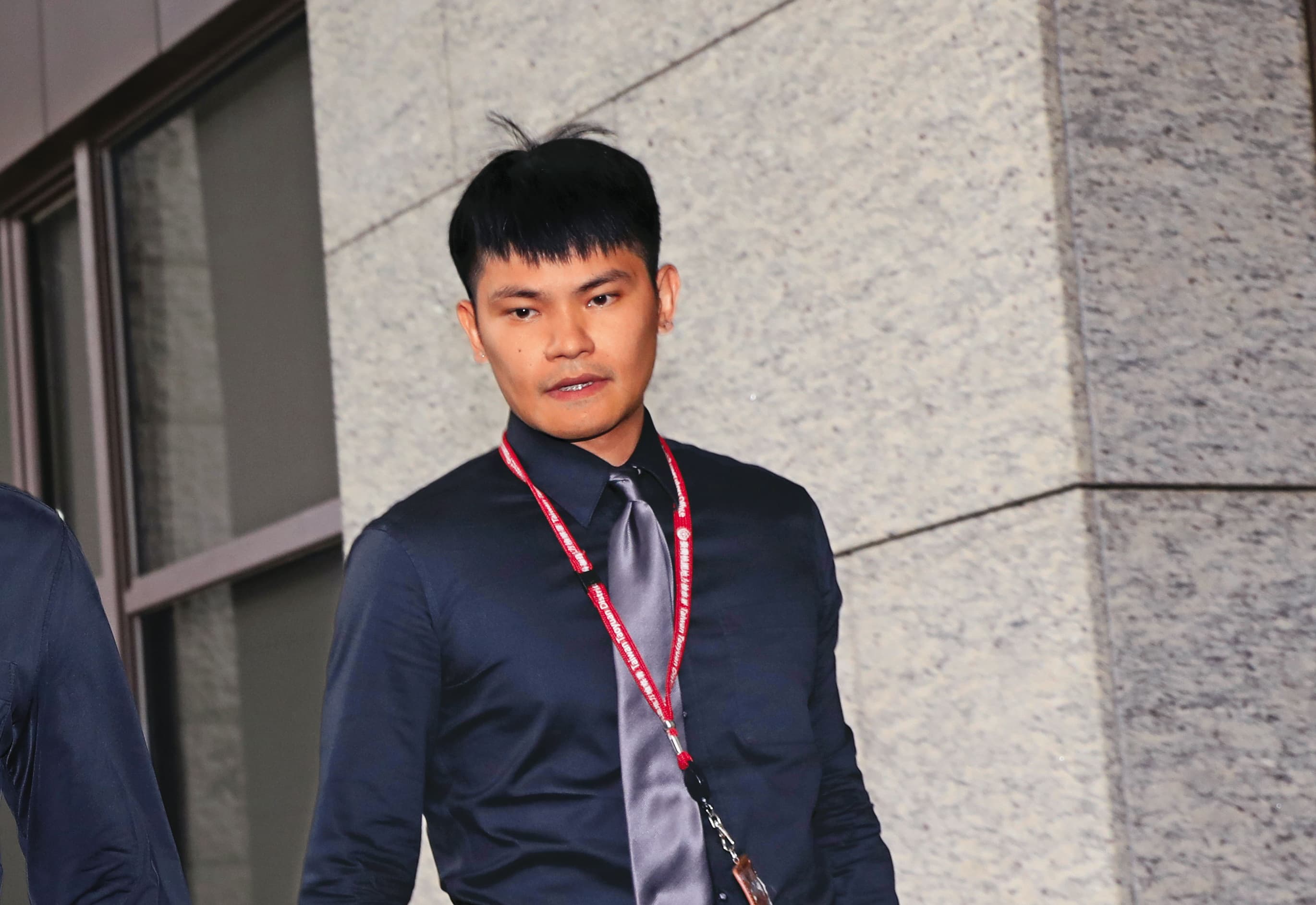 檢察官陳嘉義遭質疑偽造關鍵會議譯文,刻意遺漏其他與會官員,製造鄭文燦與廖氏父子密會喬好的假象。