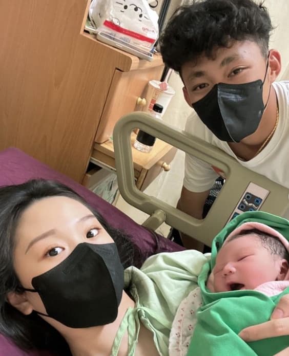 郭天信剛在15日迎接兒子「肉肉」的到來,成為新手爸爸。(翻攝自instagram @kuo____2)