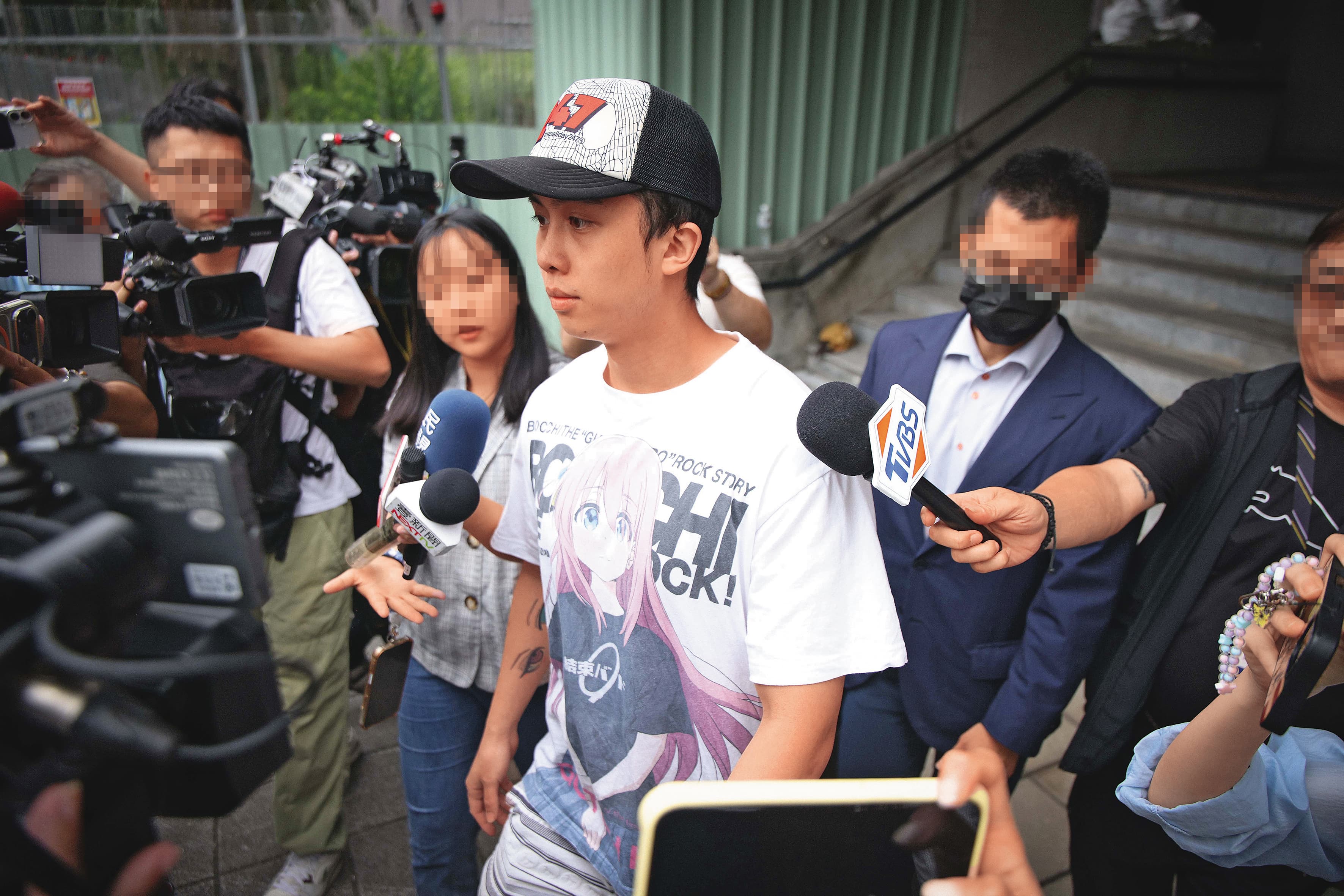 孫安佐因涉嫌自製噴火裝置與持有具殺傷力改造槍枝遭起訴,日前出庭仍否認多項犯罪指控。 (鏡報提供)