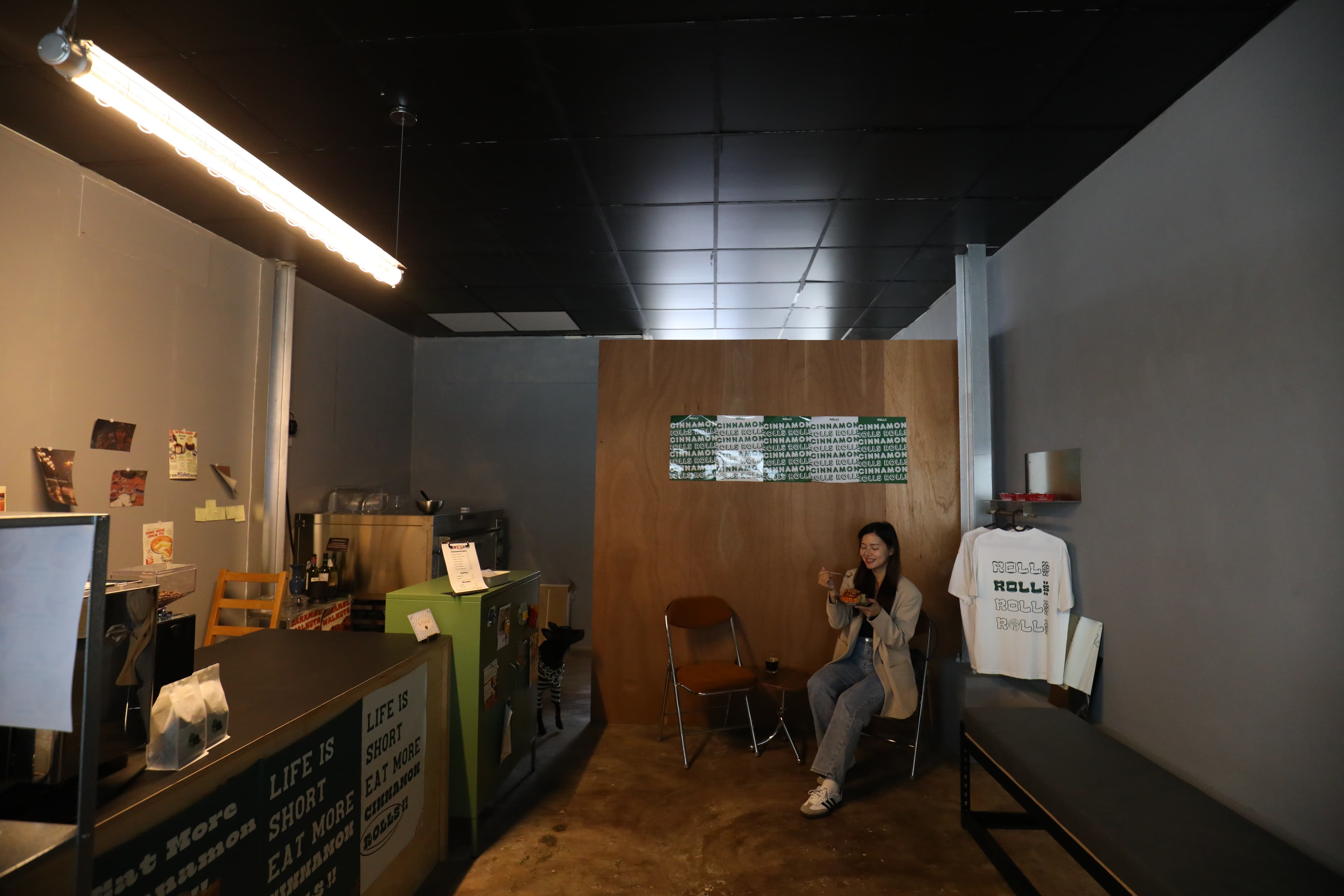 「ROLL美式肉桂捲專賣店」每週公告當週的開賣口味,手速慢真的吃不到。