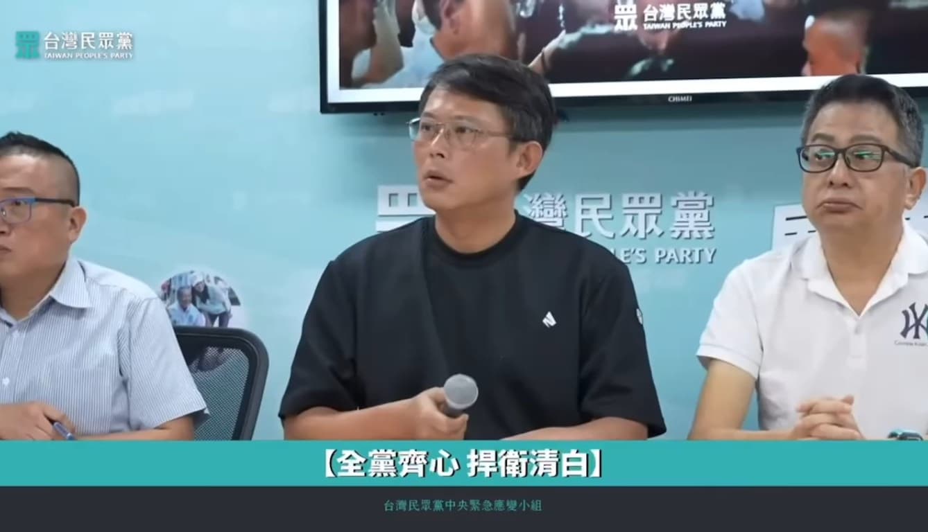黃國昌瞬間愣了一下。(翻攝民眾黨直播)