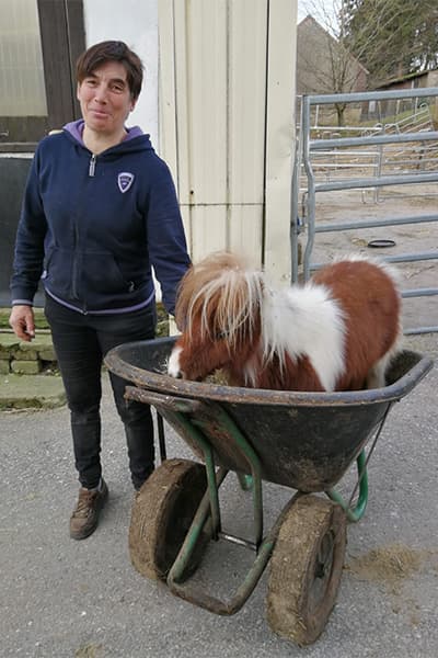 噗姆可有自己的專屬座車。(翻攝guinnessworldrecords.com)