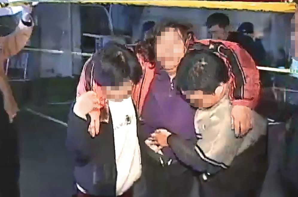 潘女、呂男遭沈文賓狠心殺害,死者家屬崩潰痛哭。(翻攝民視新聞)