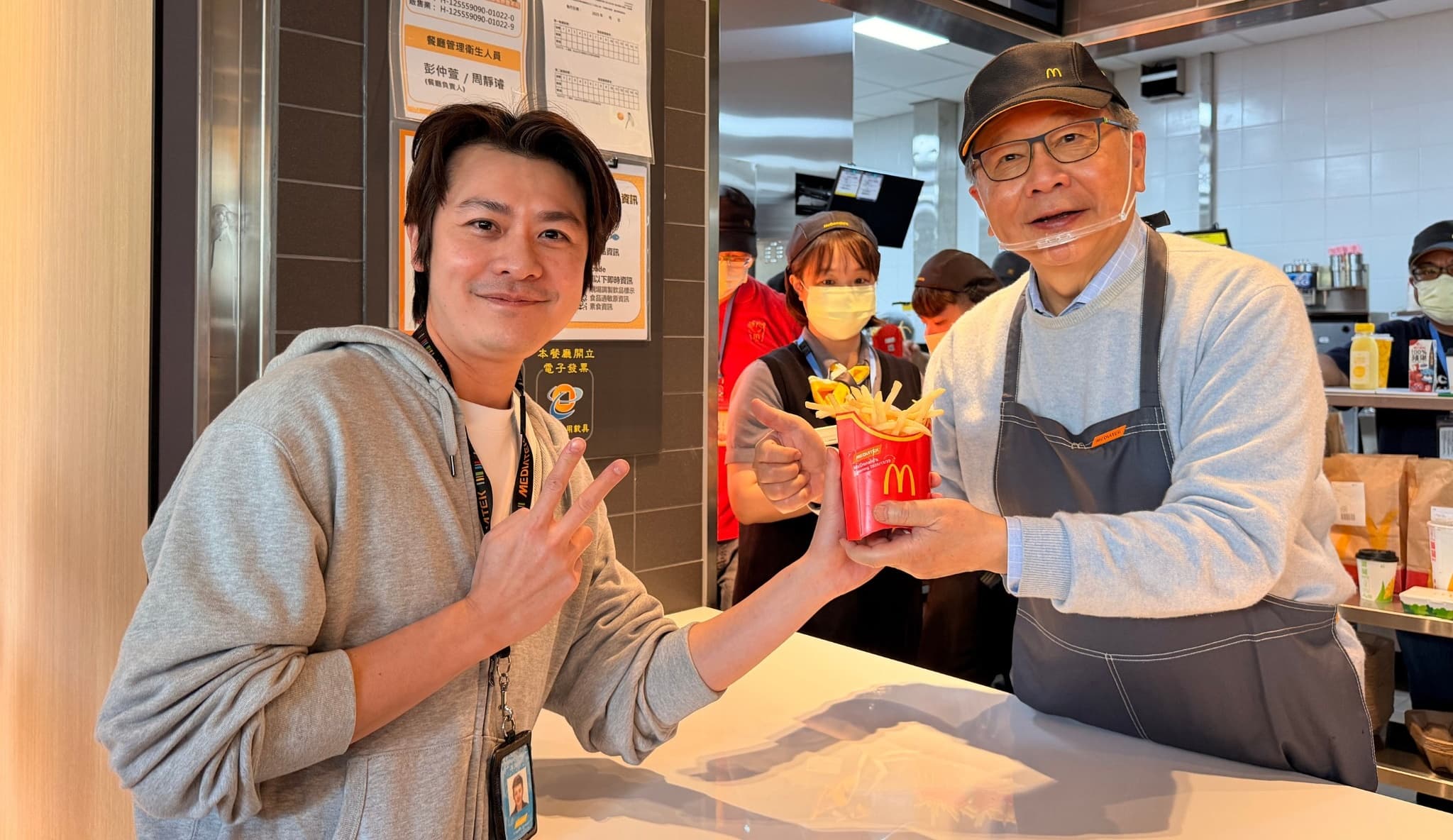 麥當勞正式進駐聯發科技,副董事長暨執行長蔡力行驚喜現身。(翻攝自MediaTek Taiwan臉書)