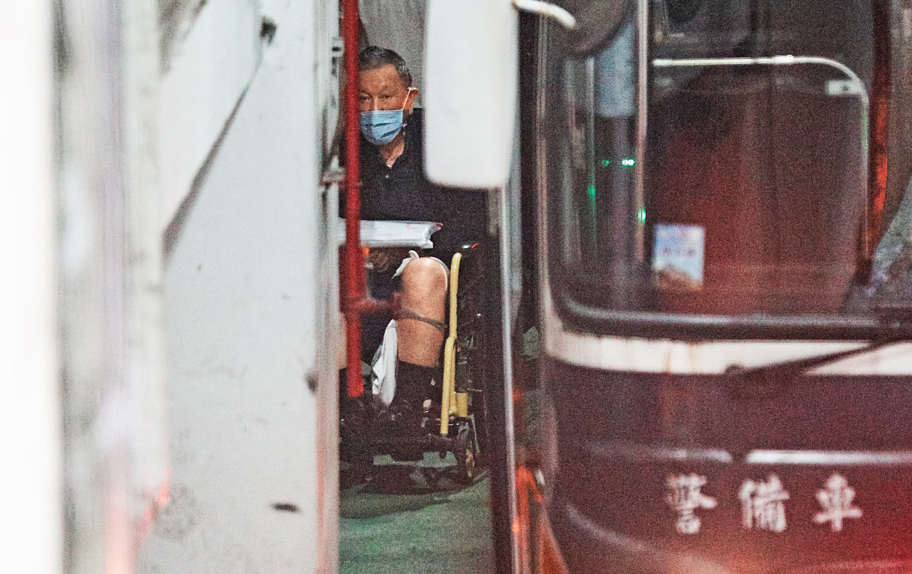 威京集團主席沈慶京認為自己遭迫害,被羈押到腳都變色了,揚言交保後要拍Netflix影集控訴。