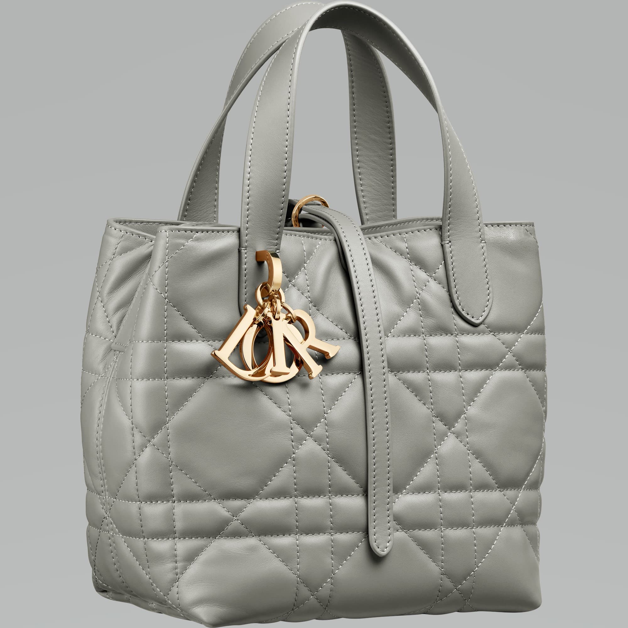 DIOR Toujours 石灰色籐格紋皮革直式小型托特包。NT$110,000(迪奧提供)