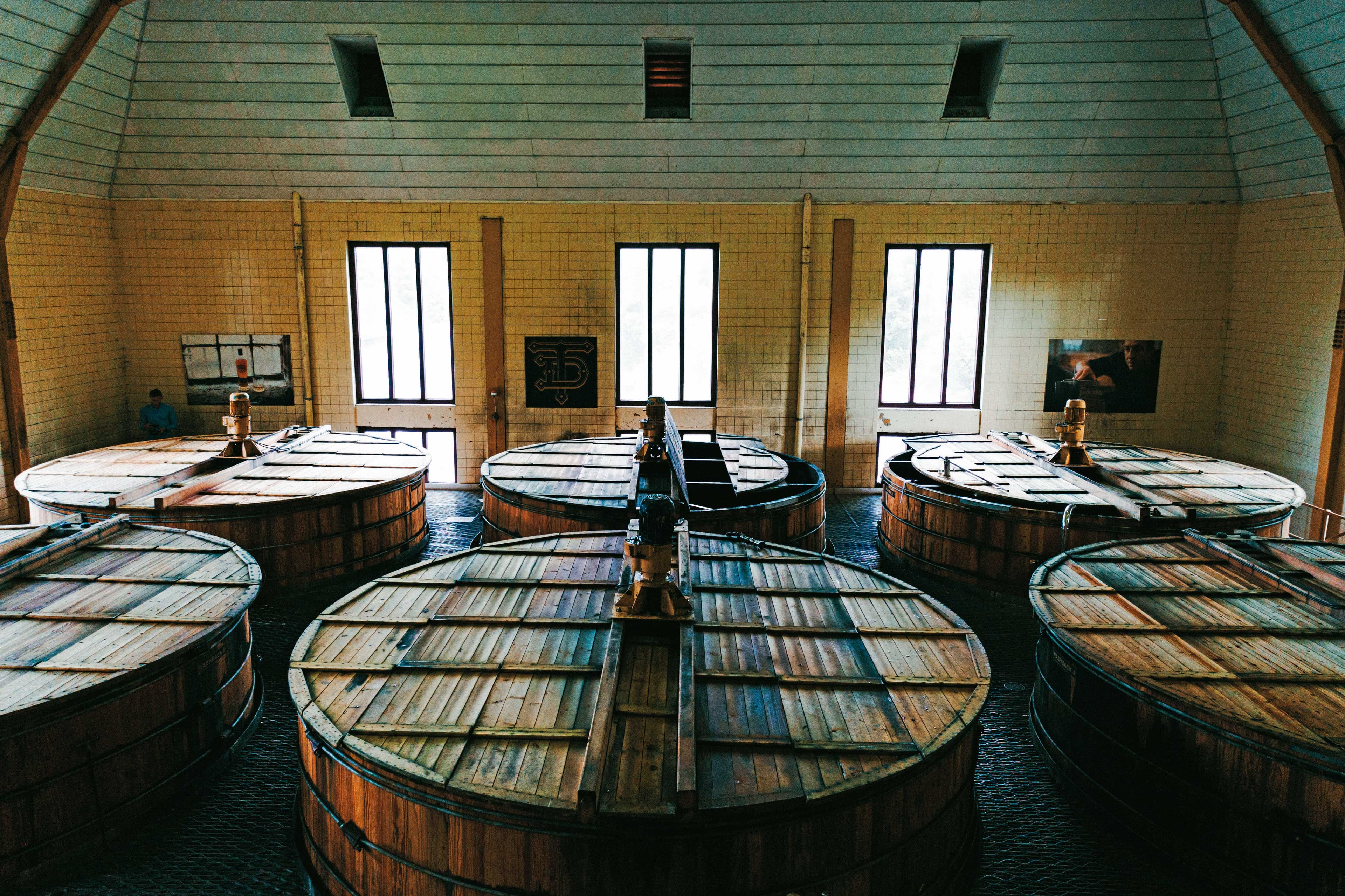 1898年時,著有《Whisky of Distilleries of the UK》的知名威士忌書籍作者Alfred Barnard,到訪坦杜時也為它的優異蒸餾設備而驚豔不已。
