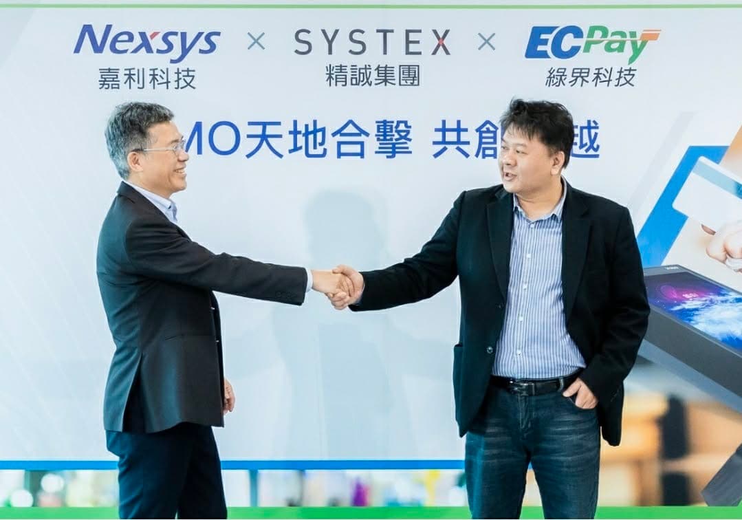 黃華勇(右)在綠界科技當總經理時,就極看好嘉利科技(精誠金融前身),並主導綠界投資嘉利,左為時任精誠資訊資深副總的楊世忠。(黃華勇提供)