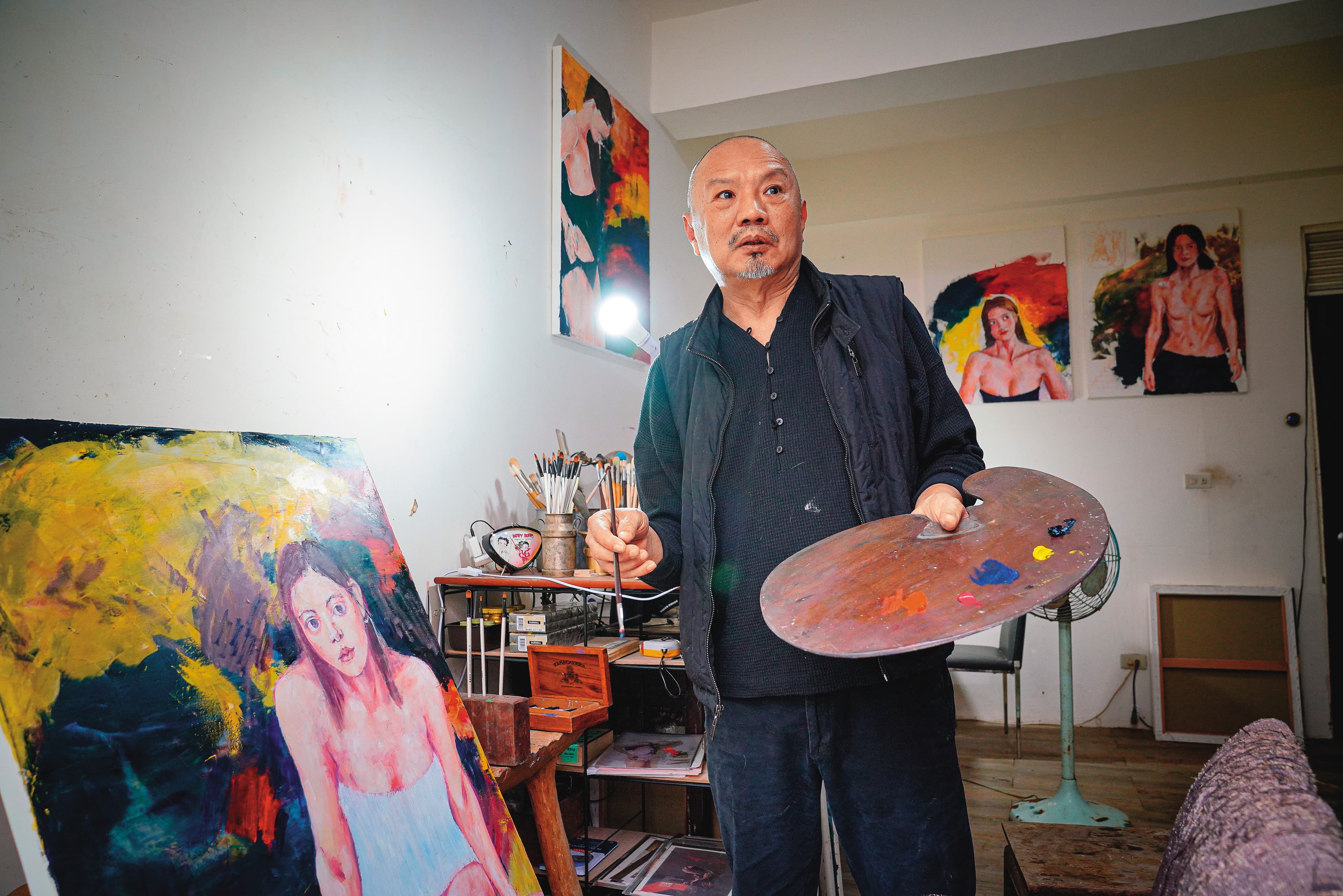 近年梁平正重新投入繪畫創作,在講究快速、油畫常以壓克力顏料繪成的年代,他仍堅持用傳統油畫顏料,呈現作品的肌理和層次。