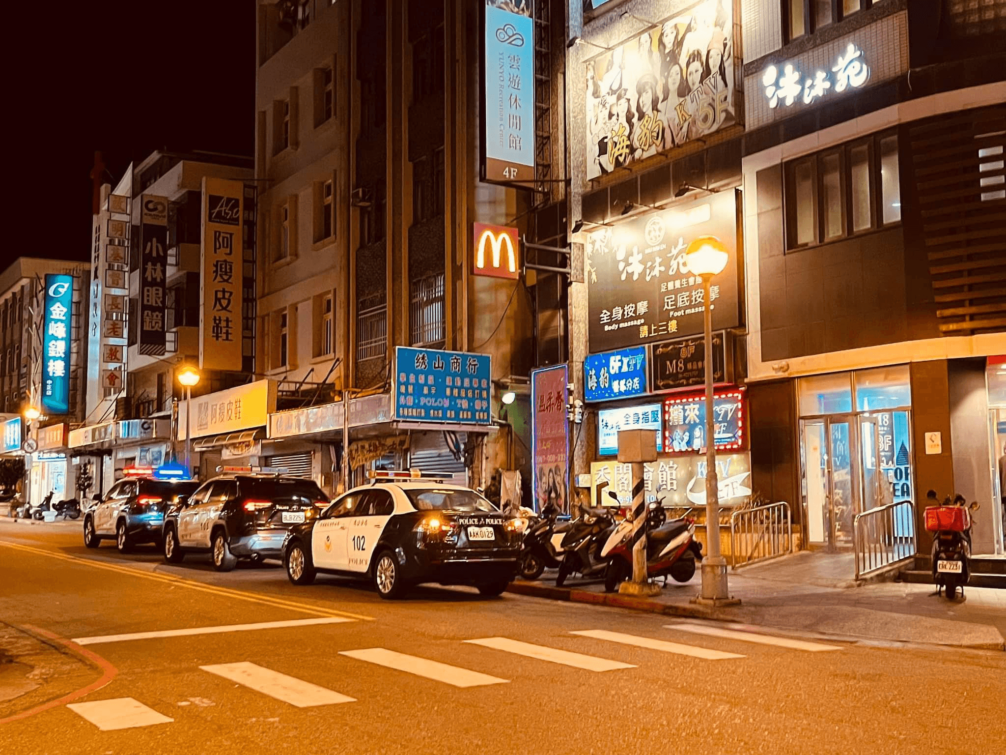 粉專版主澎湖酒店業已攻占中正路麥當勞大樓等地。(翻攝臉書粉專「老高漫談臉書專頁」)