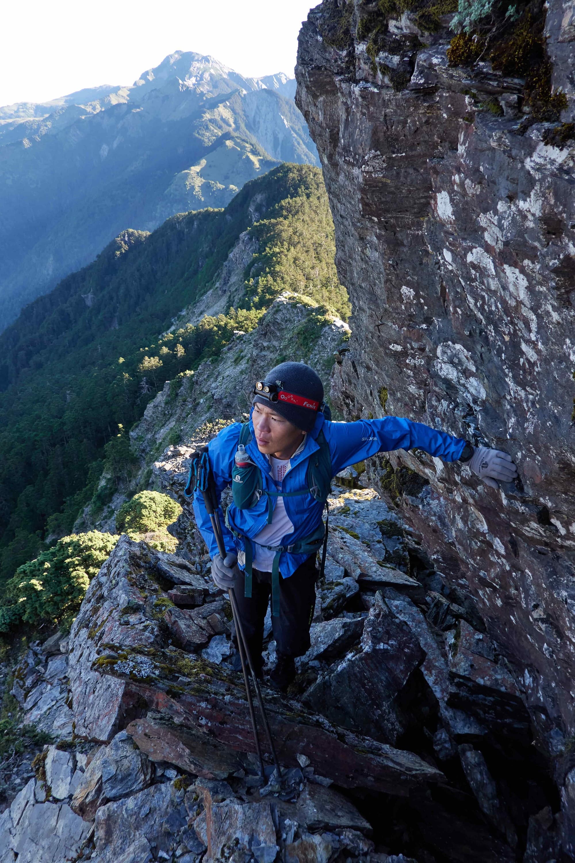 周青為參與《赤心巔峰》中央山脈縱走計畫,費時3年訓練探勘。(活水文化提供)