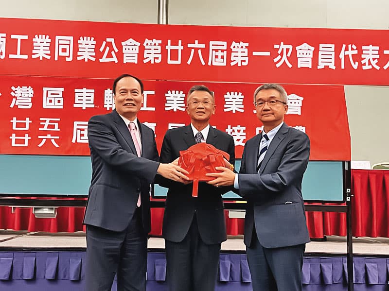 三陽董事長吳清源退出車輛公會,傳言與公會理事長陳昭文(右)有關。(車輛公會提供)