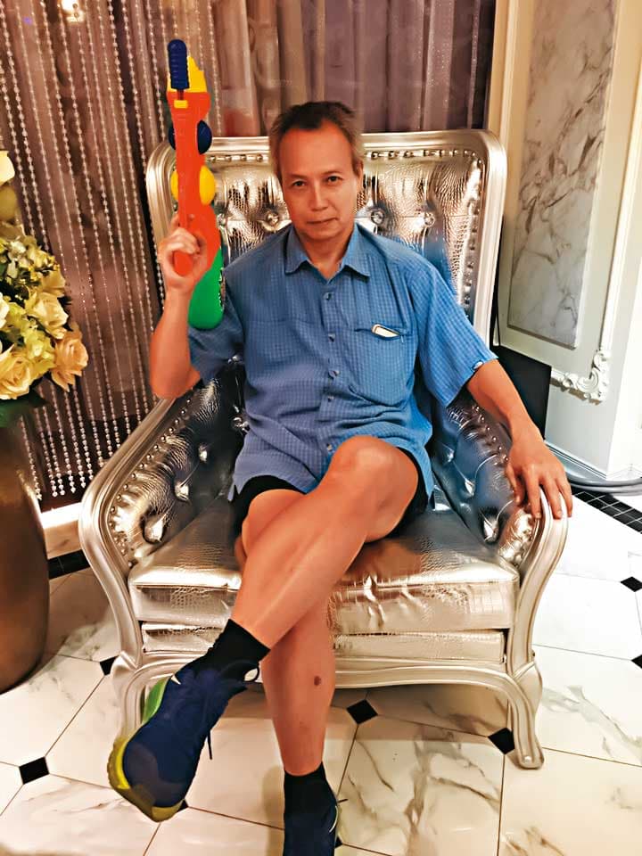 60多歲的醫師沈能俊爭議不少,曾多次因負面新聞躍上媒體版面。(翻攝沈能俊臉書)