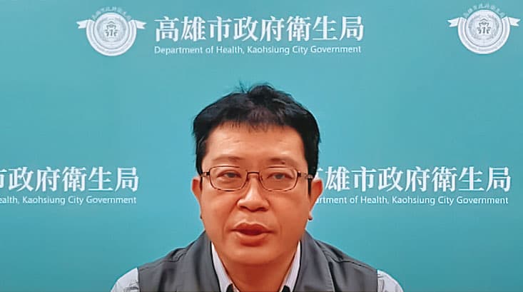 馮明珠在高雄市衛生局科長陳建榮(上圖)的臉書留言諷刺稱遭「踐踏」,還爆料對方曾請託掛號、病房,因而鬧出後續拔官爭議。(翻攝畫面)